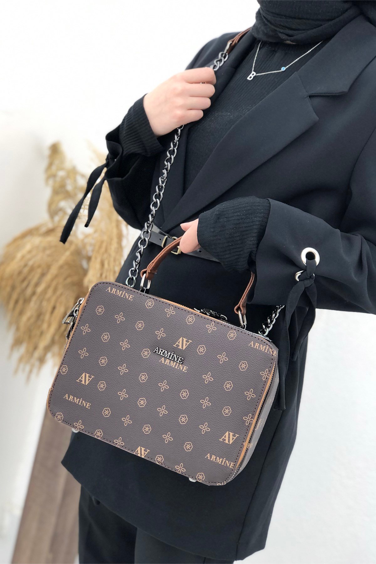 Armine Zincirli Büyük Boy El Ve Omuz Çantası 122 Baskılı Kahve Baskılı