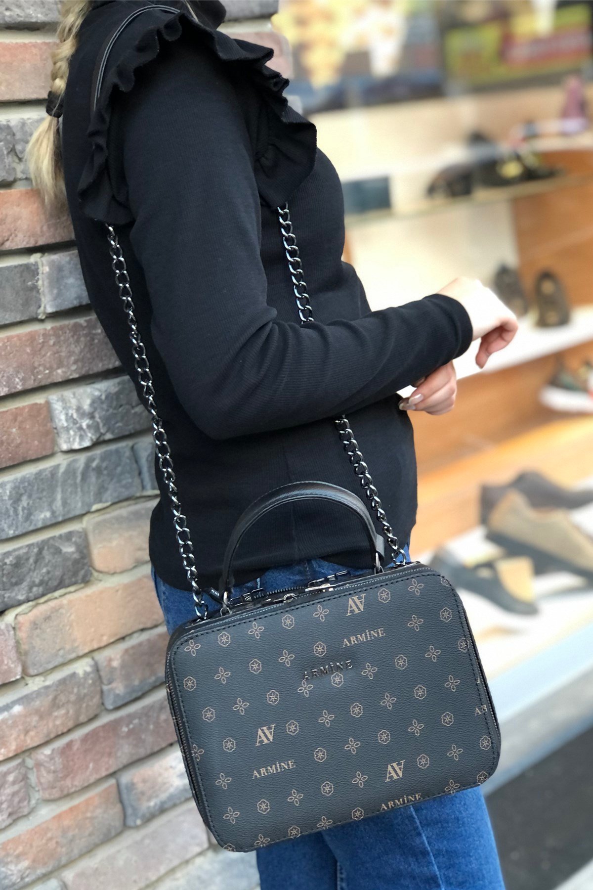 Armine Zincirli Büyük Boy El Ve Omuz Çantası 122 Baskılı Siyah Baskılı