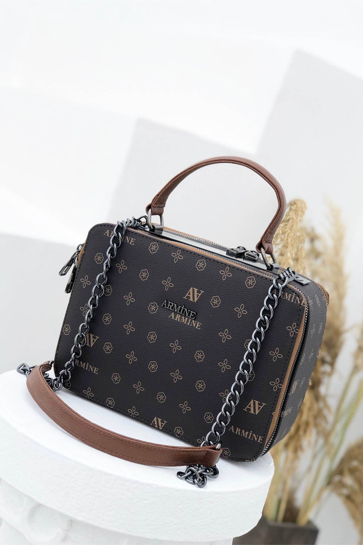 Armine Zincirli Büyük Boy El Ve Omuz Çantası 122 Baskılı Kahve Baskılı