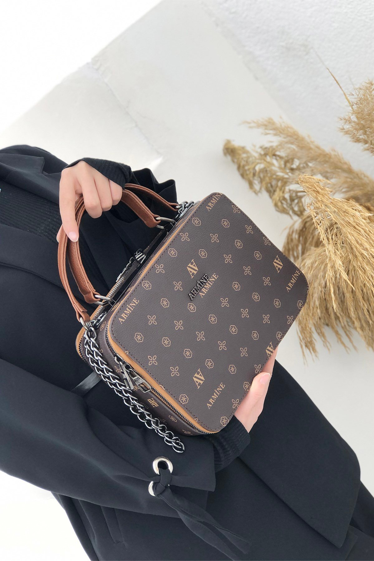Armine Zincirli Büyük Boy El Ve Omuz Çantası 122 Baskılı Kahve Baskılı