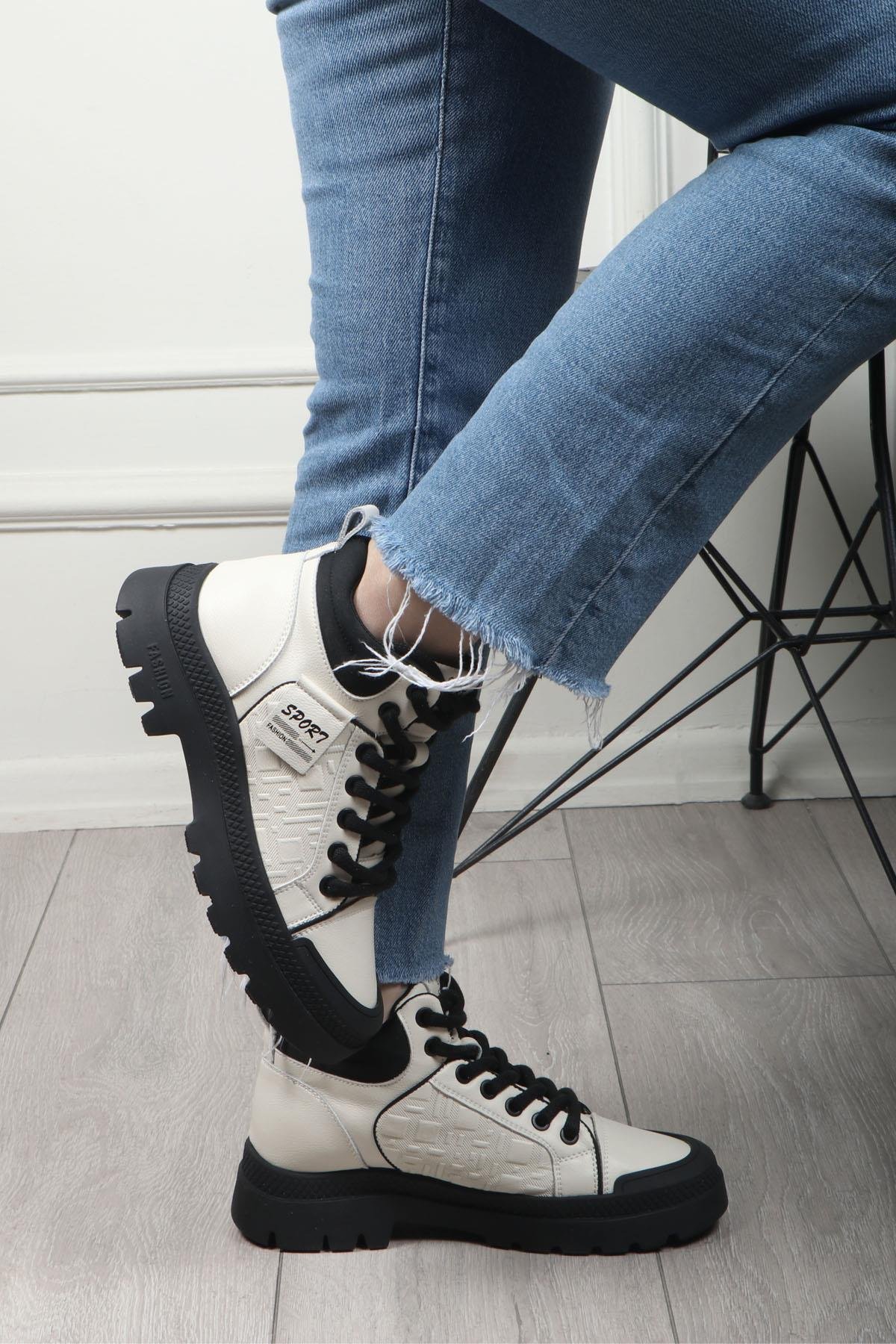 Bağcıklı Kadın Ayakkabı Siyah GUJA 24K 310-23 