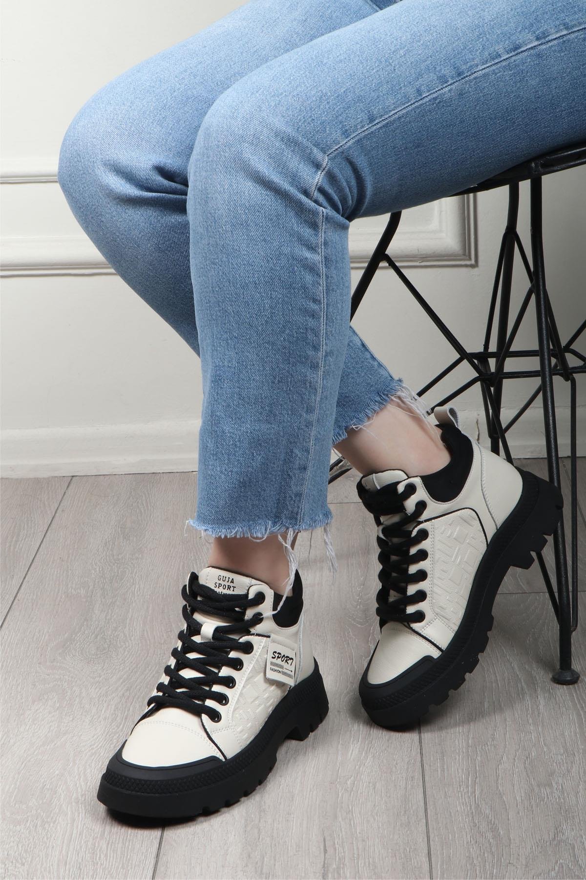 Bağcıklı Kadın Ayakkabı Siyah GUJA 24K 310-23 