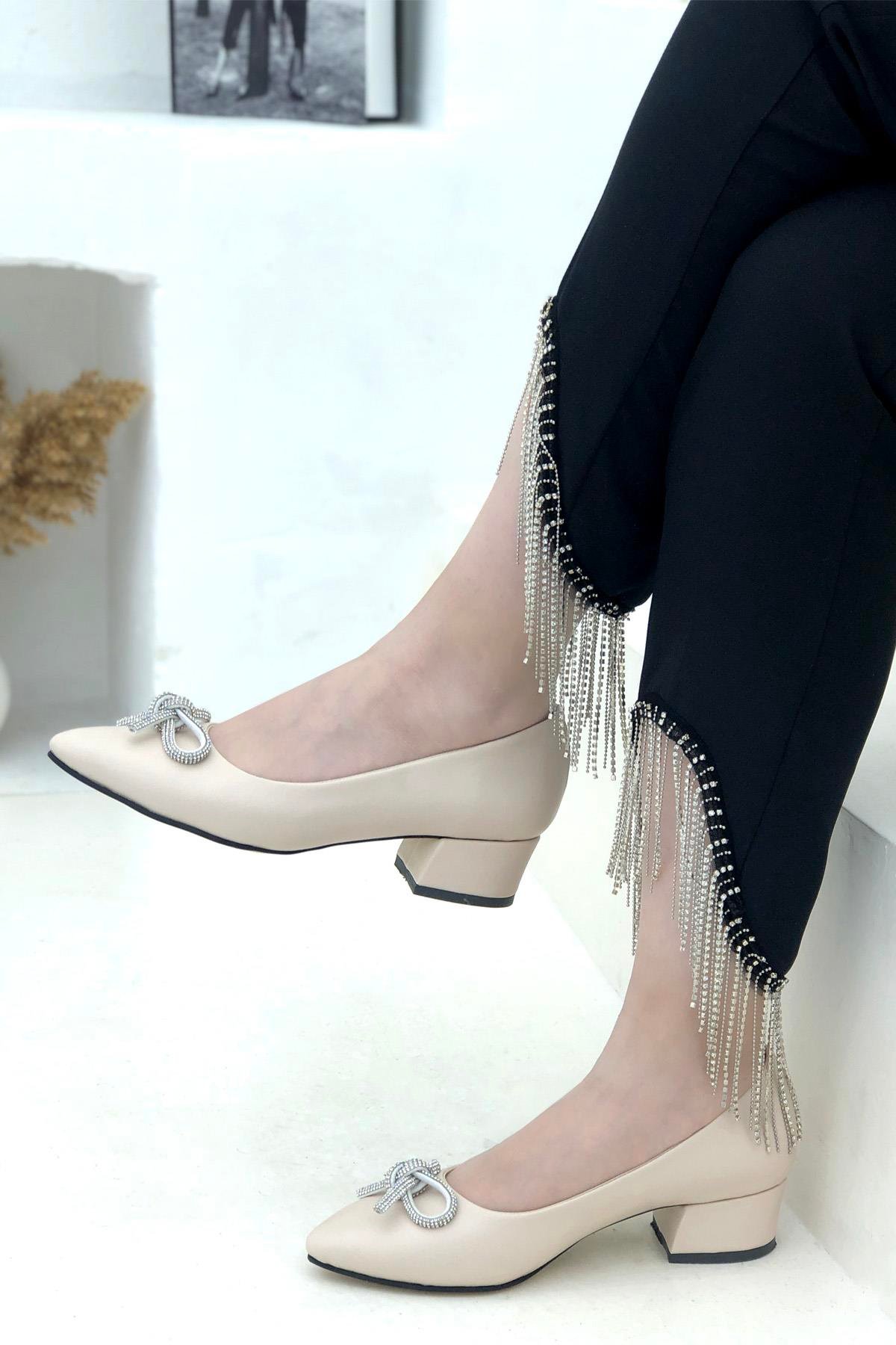 CARLA BELLA N-1040 Taşlı Fiyonklu Kadın Ayakkabı Ten