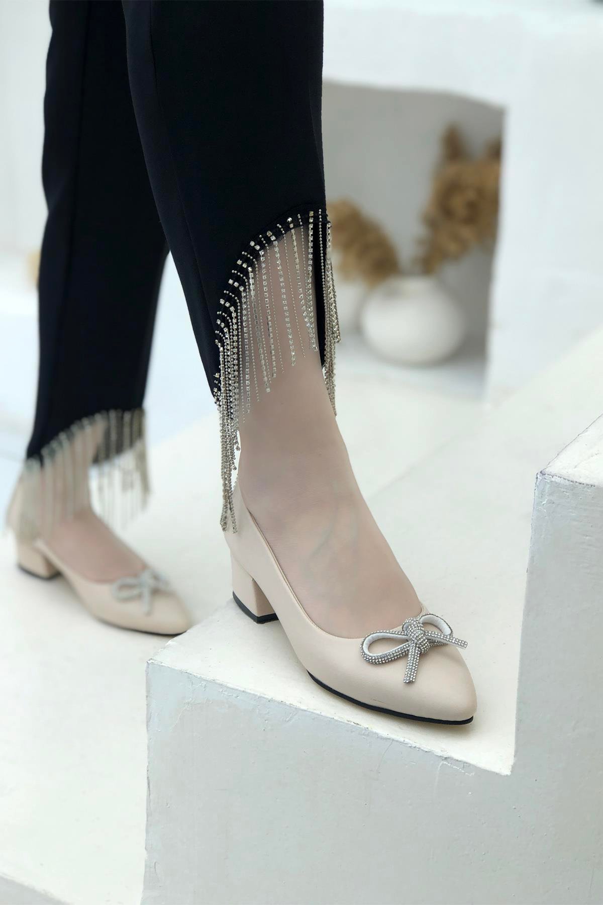 CARLA BELLA N-1040 Taşlı Fiyonklu Kadın Ayakkabı Ten
