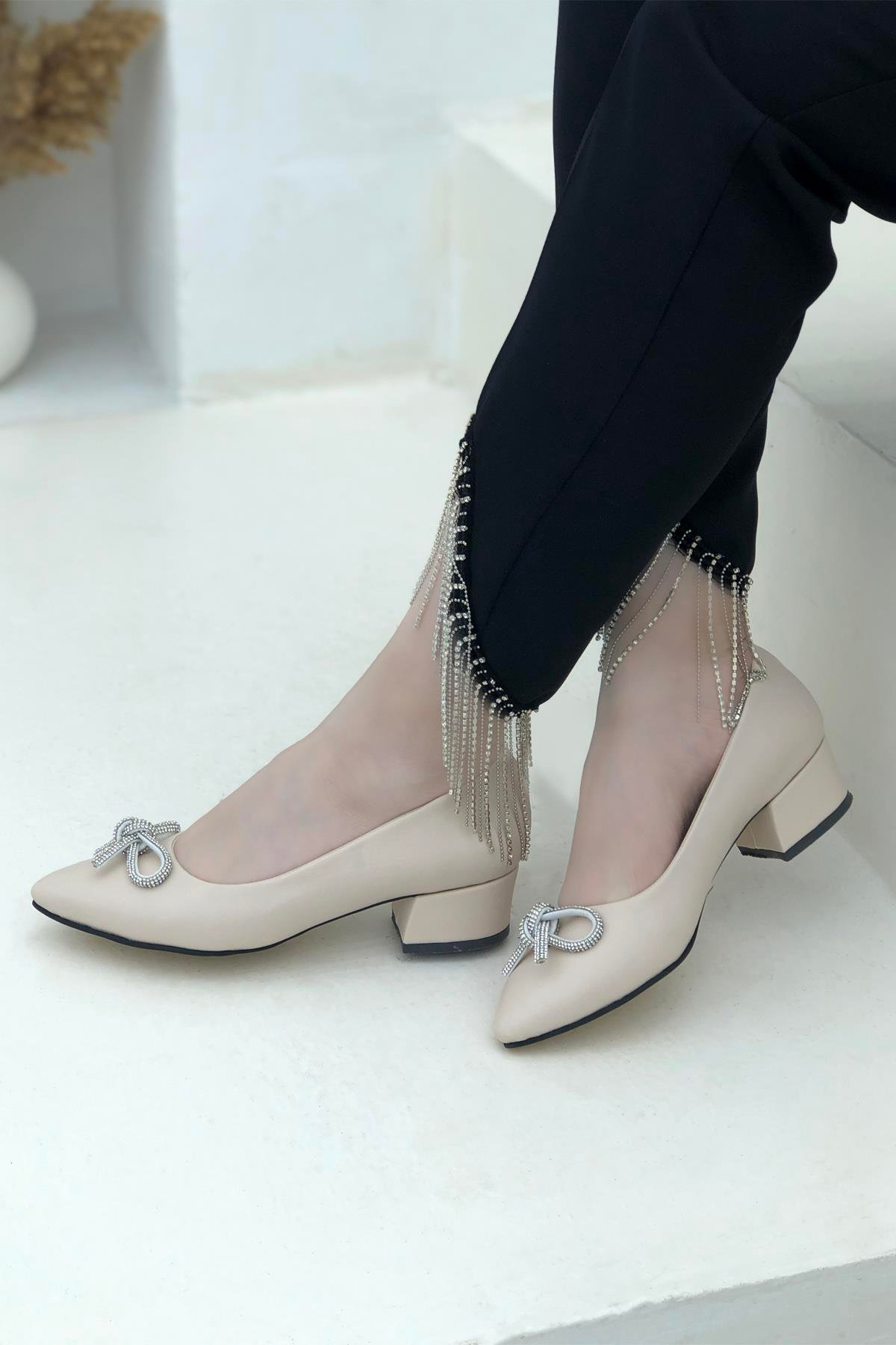 CARLA BELLA N-1040 Taşlı Fiyonklu Kadın Ayakkabı Ten