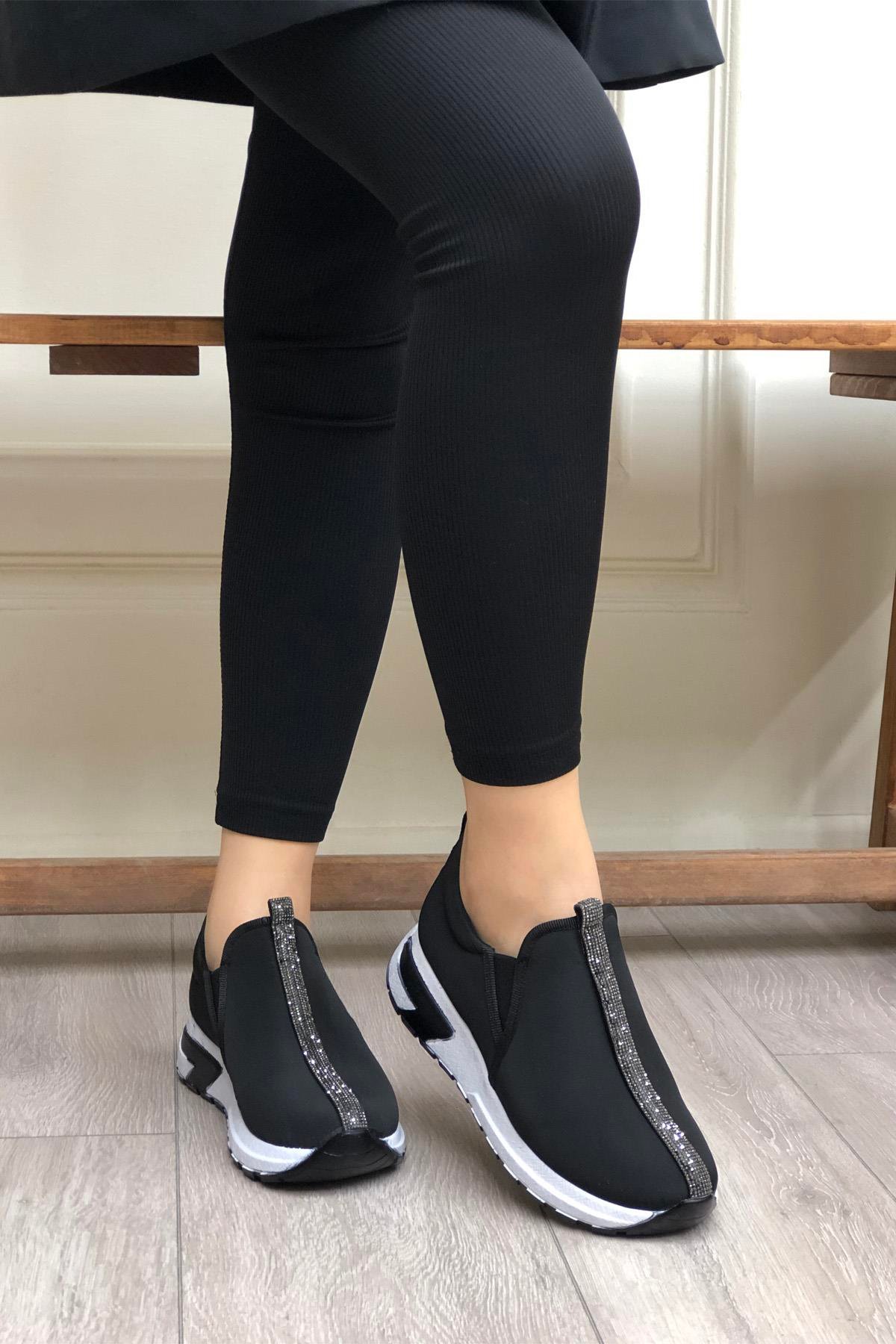 Conforcity 482 Taş Şeritli Kadın Ayakkabı Siyah beyaz paraşüt