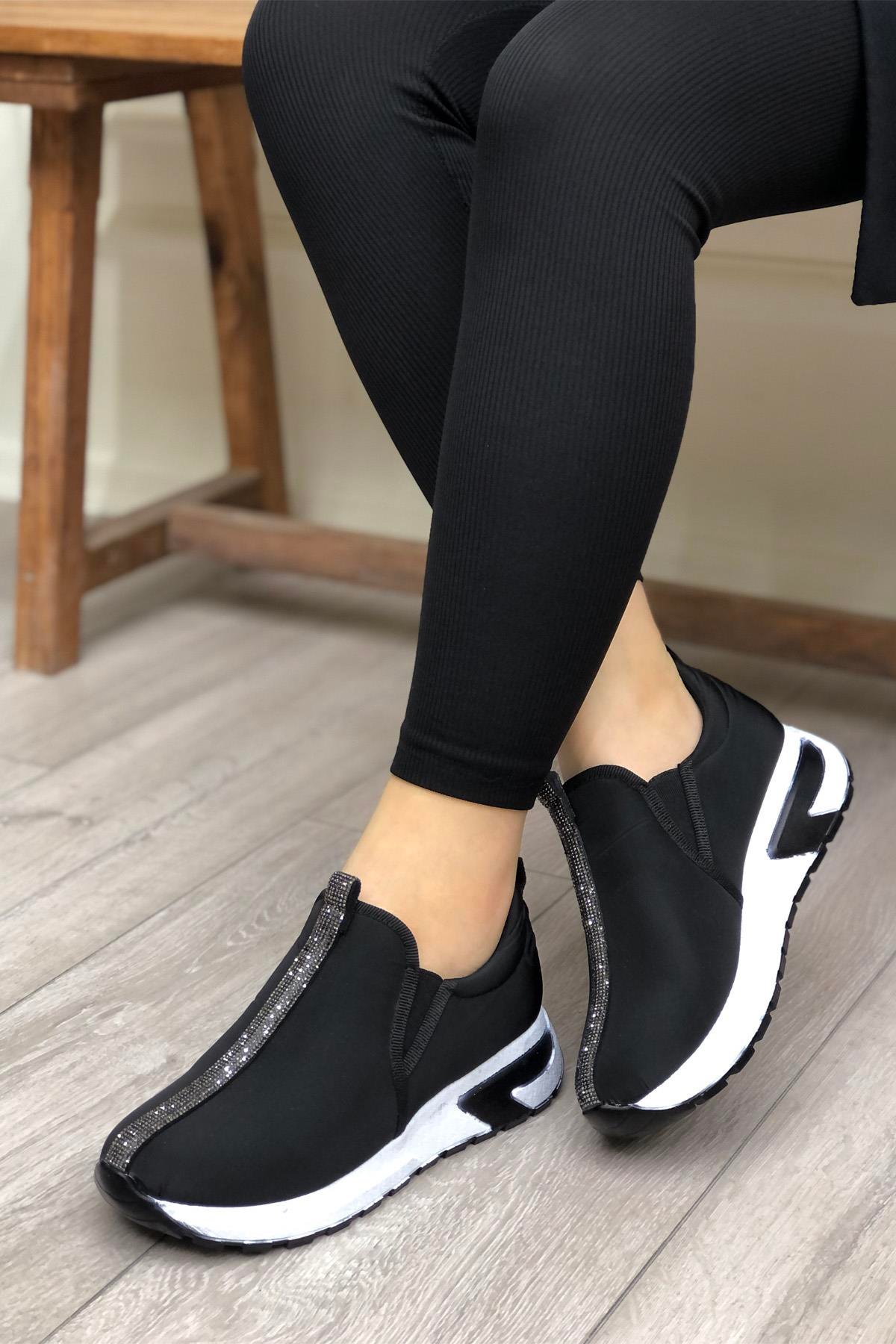 Conforcity 482 Taş Şeritli Kadın Ayakkabı Siyah beyaz paraşüt
