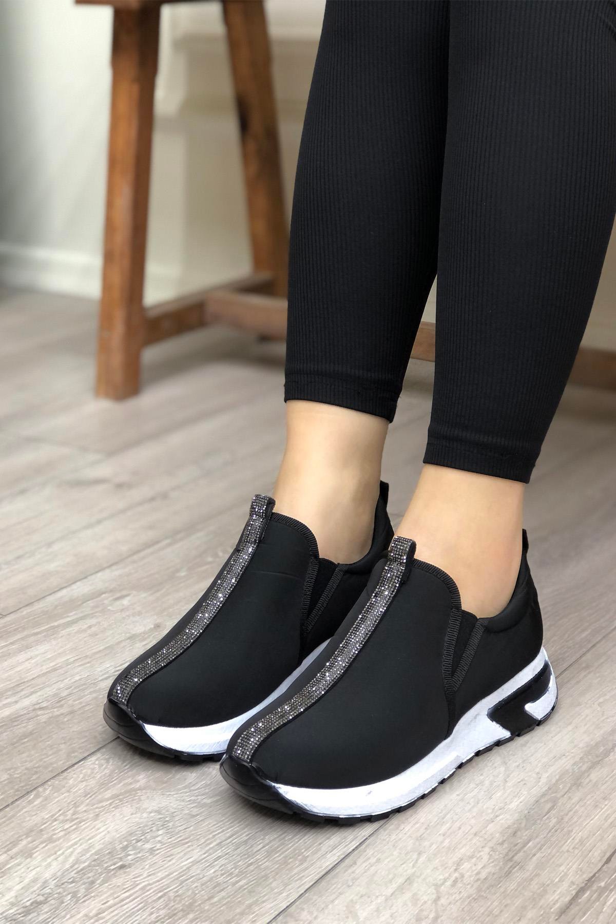 Conforcity 482 Taş Şeritli Kadın Ayakkabı Siyah beyaz paraşüt