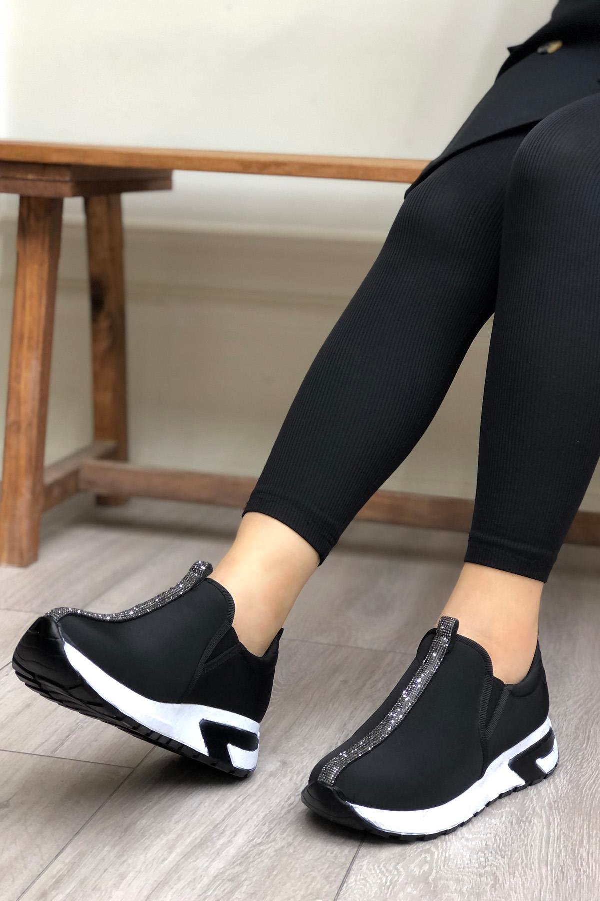 Conforcity 482 Taş Şeritli Kadın Ayakkabı Siyah beyaz paraşüt