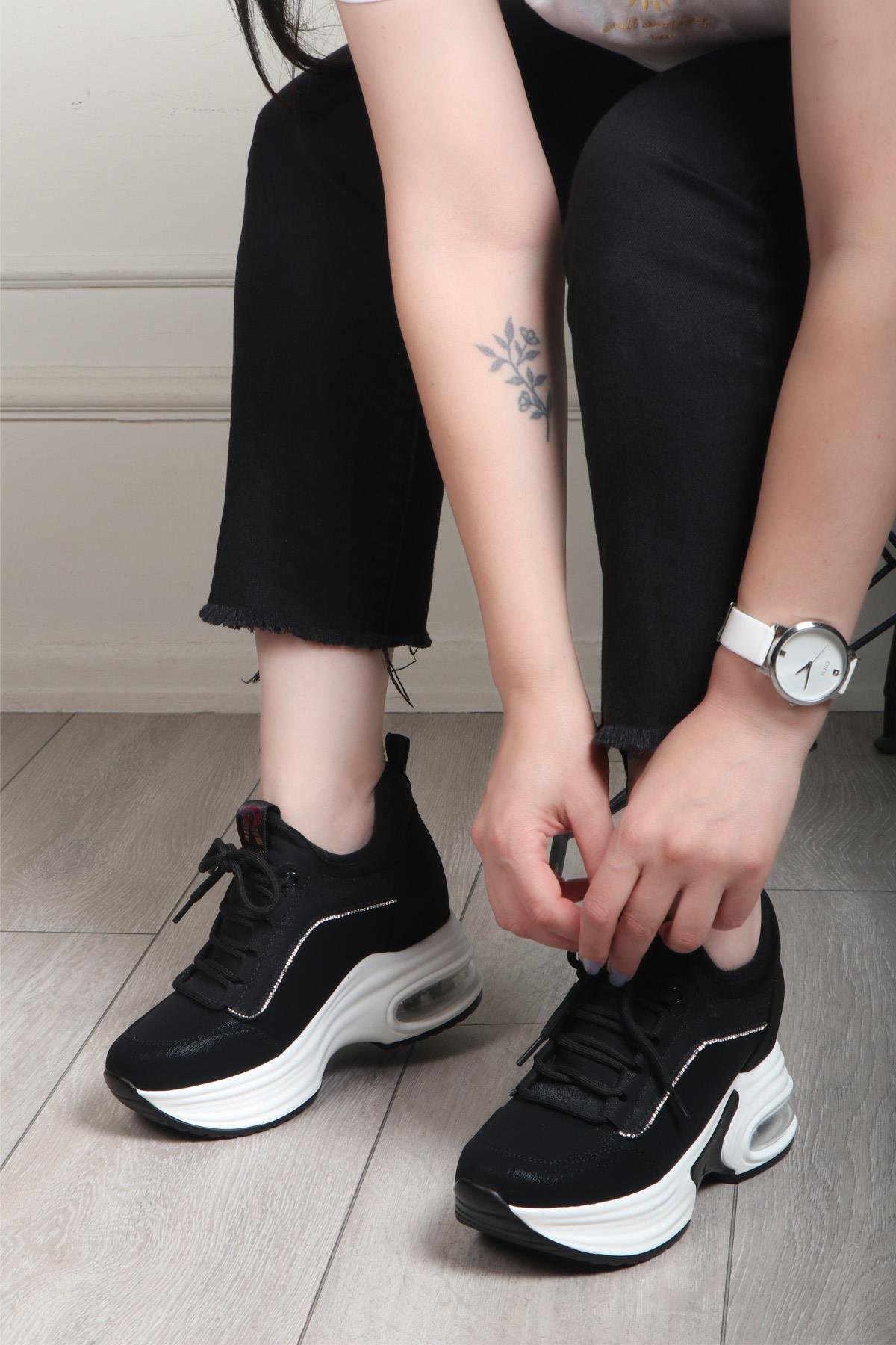 GUJA 23K-300-2 Kadın Taşlı Spor Ayakkabı Siyah