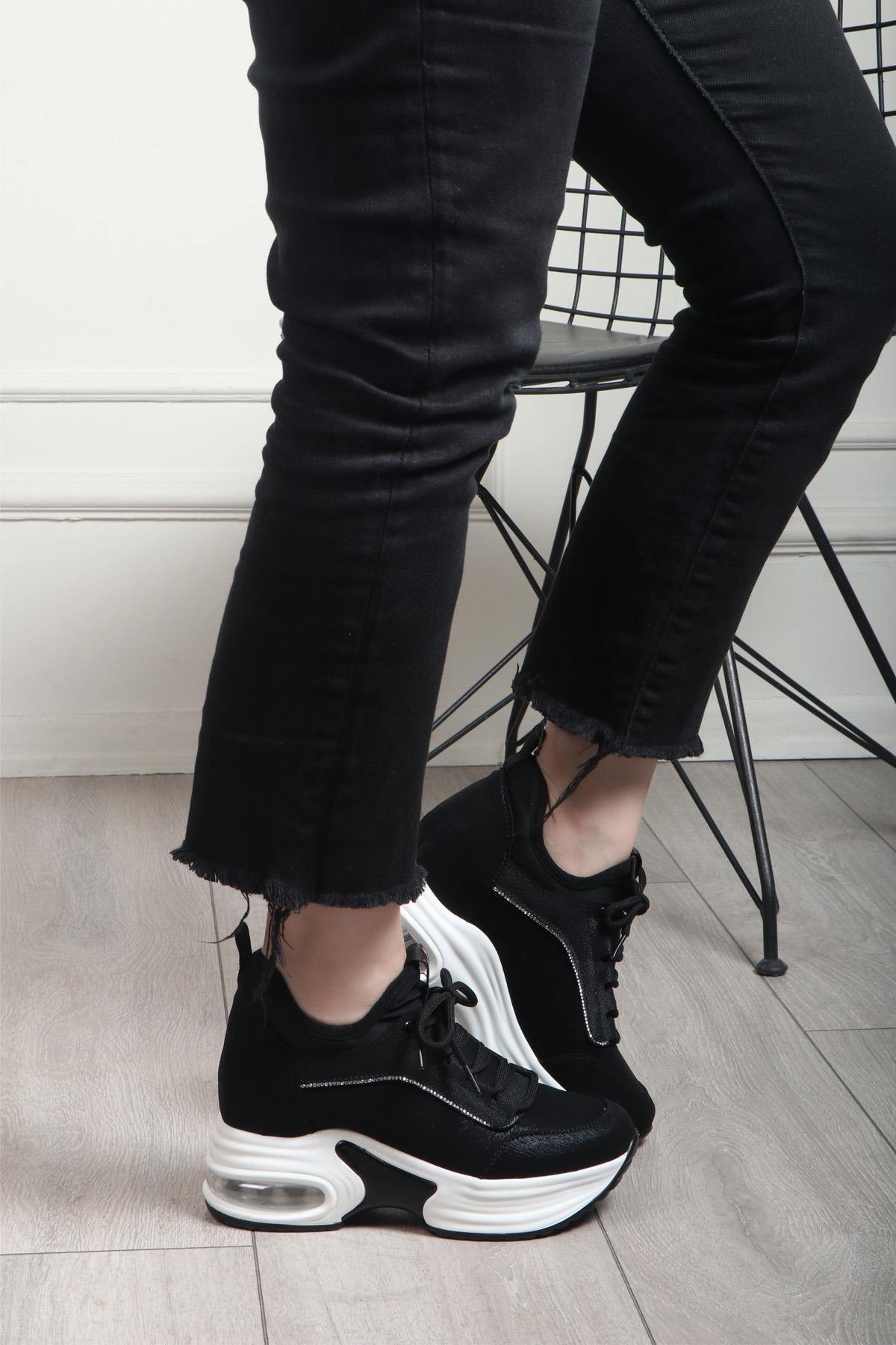 GUJA 23K-300-2 Kadın Taşlı Spor Ayakkabı Siyah