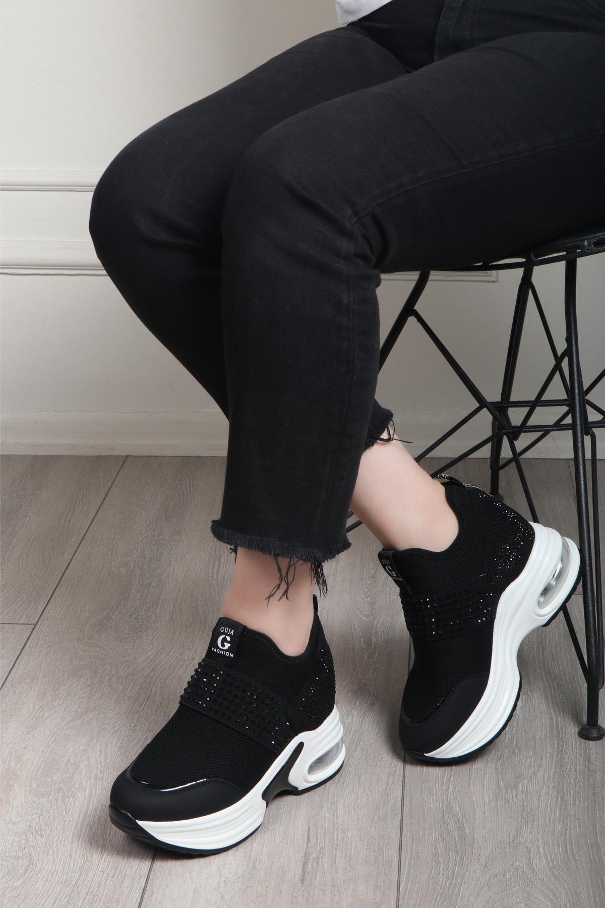 GUJA 24K 300-4 Kadın Taşlı Spor Ayakkabı Siyah