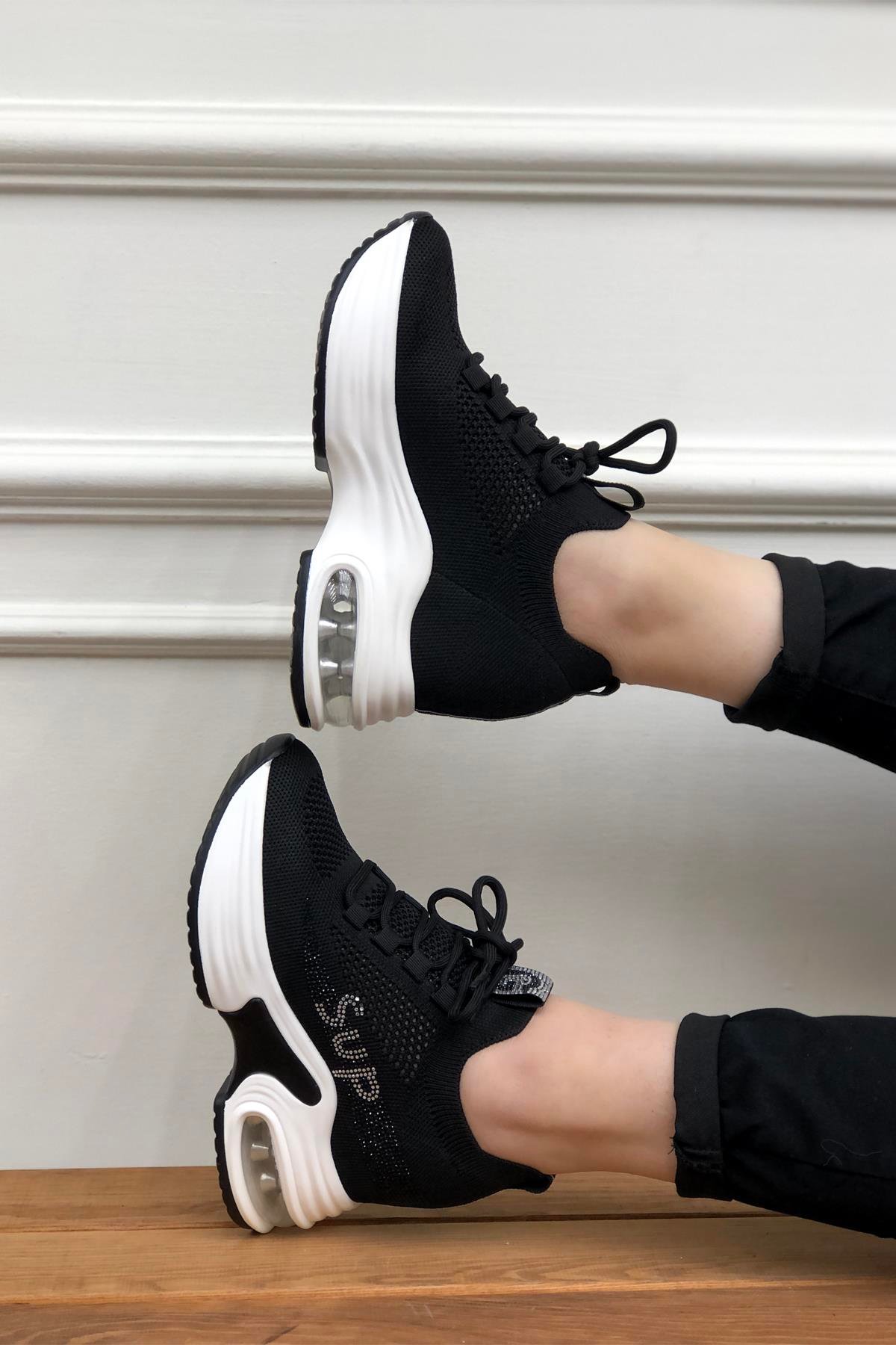 GUJA 300-3 Kadın Spor Ayakkabı Siyah