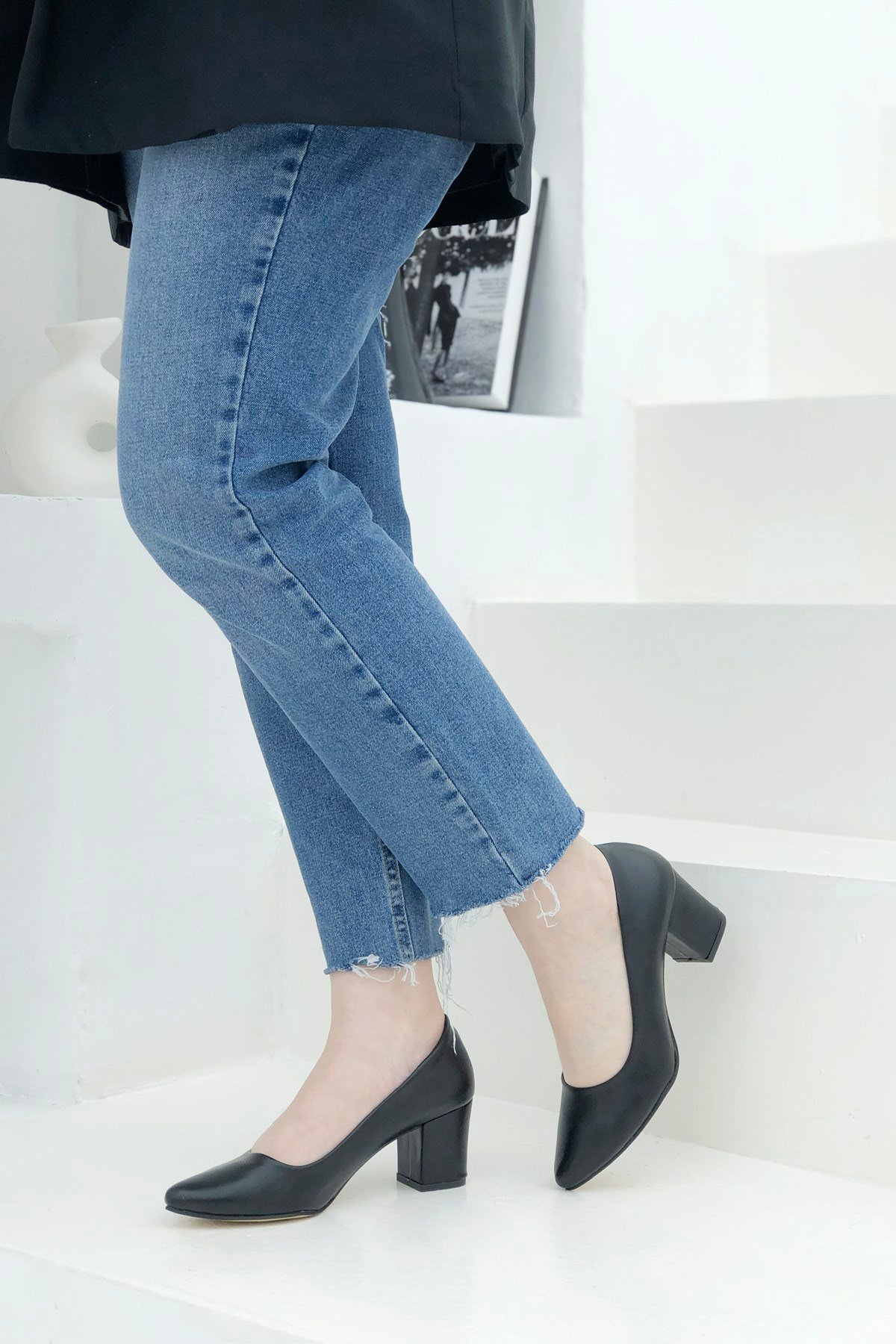 Kalın Kısa Ökçe Stiletto Siyah Cilt N-2700 