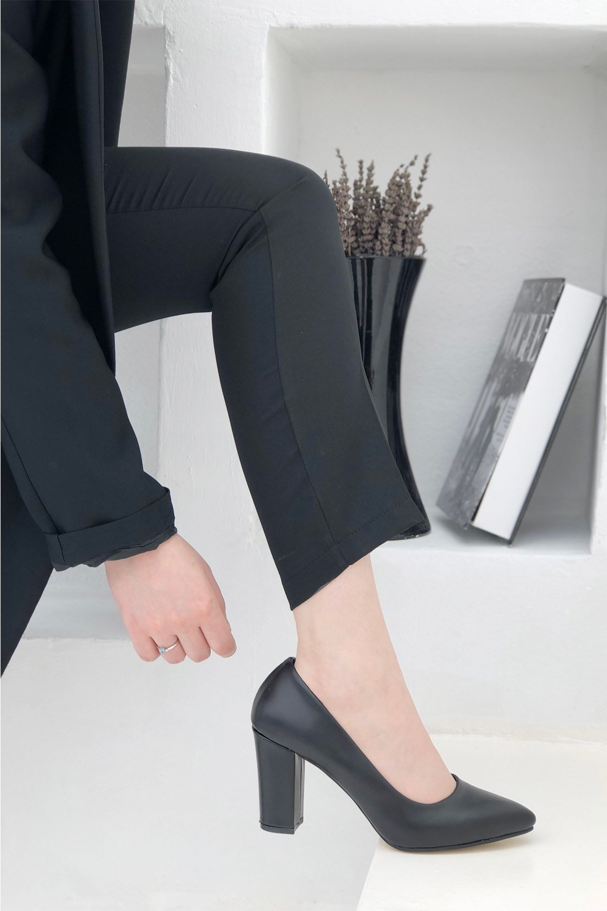 Kalın Yüksek Ökçe Stiletto Siyah Cilt N-2600 