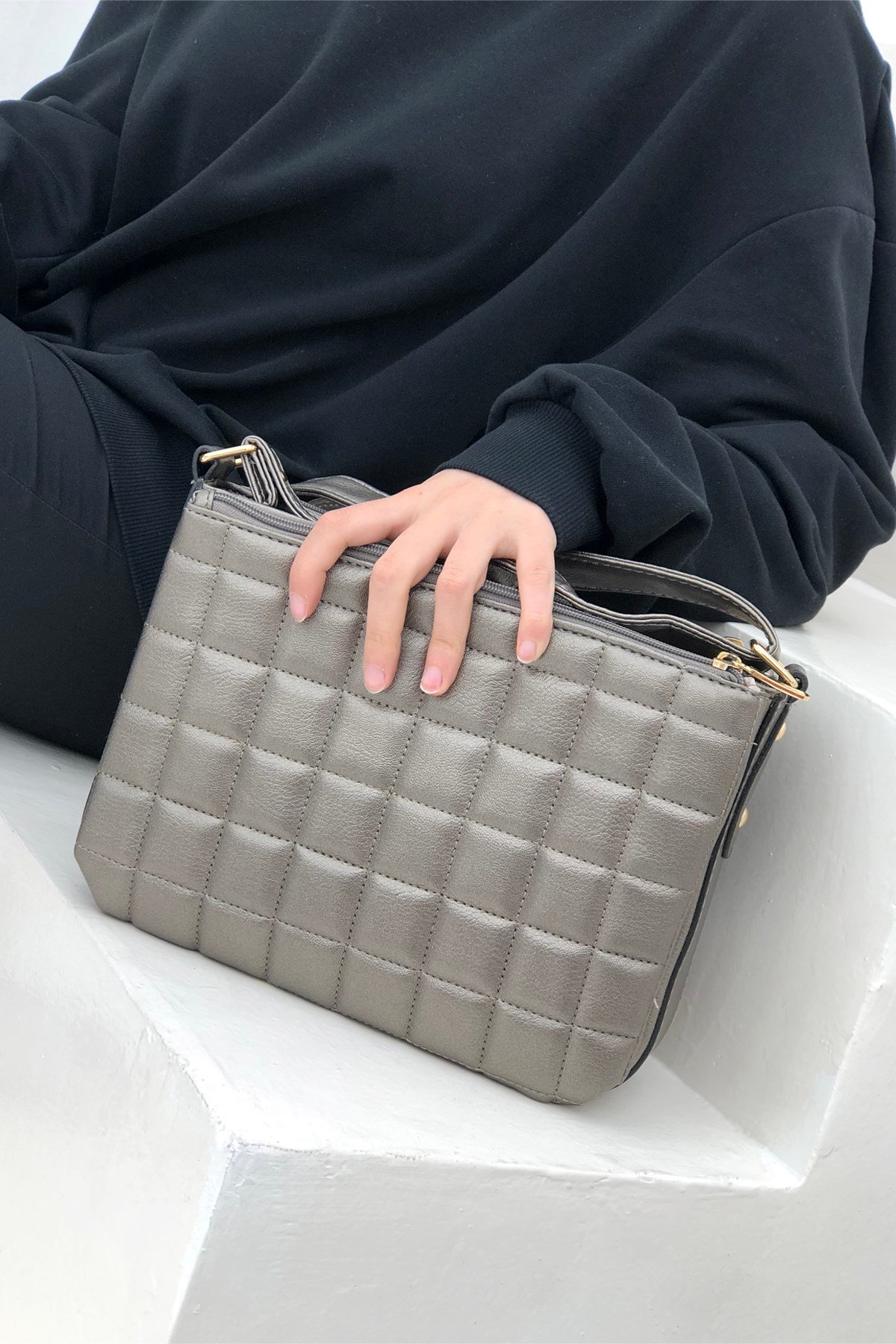 Kapitoneli Fermuarlı Çanta Kurşun 1073 Kurşun