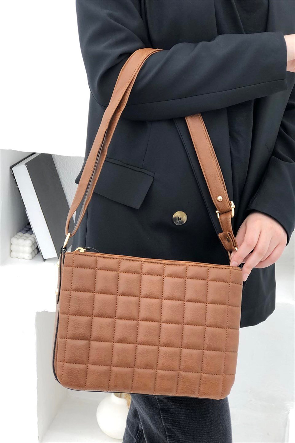 Kapitoneli Fermuarlı Kadın Çanta Taba 1073 