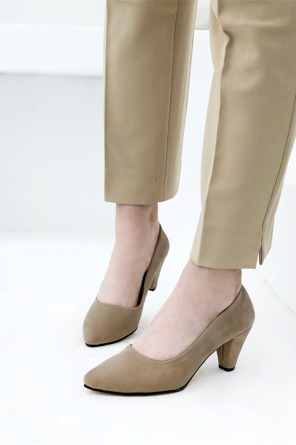 Kısa Kalın Ökçe Stiletto Ten Süet N-2300