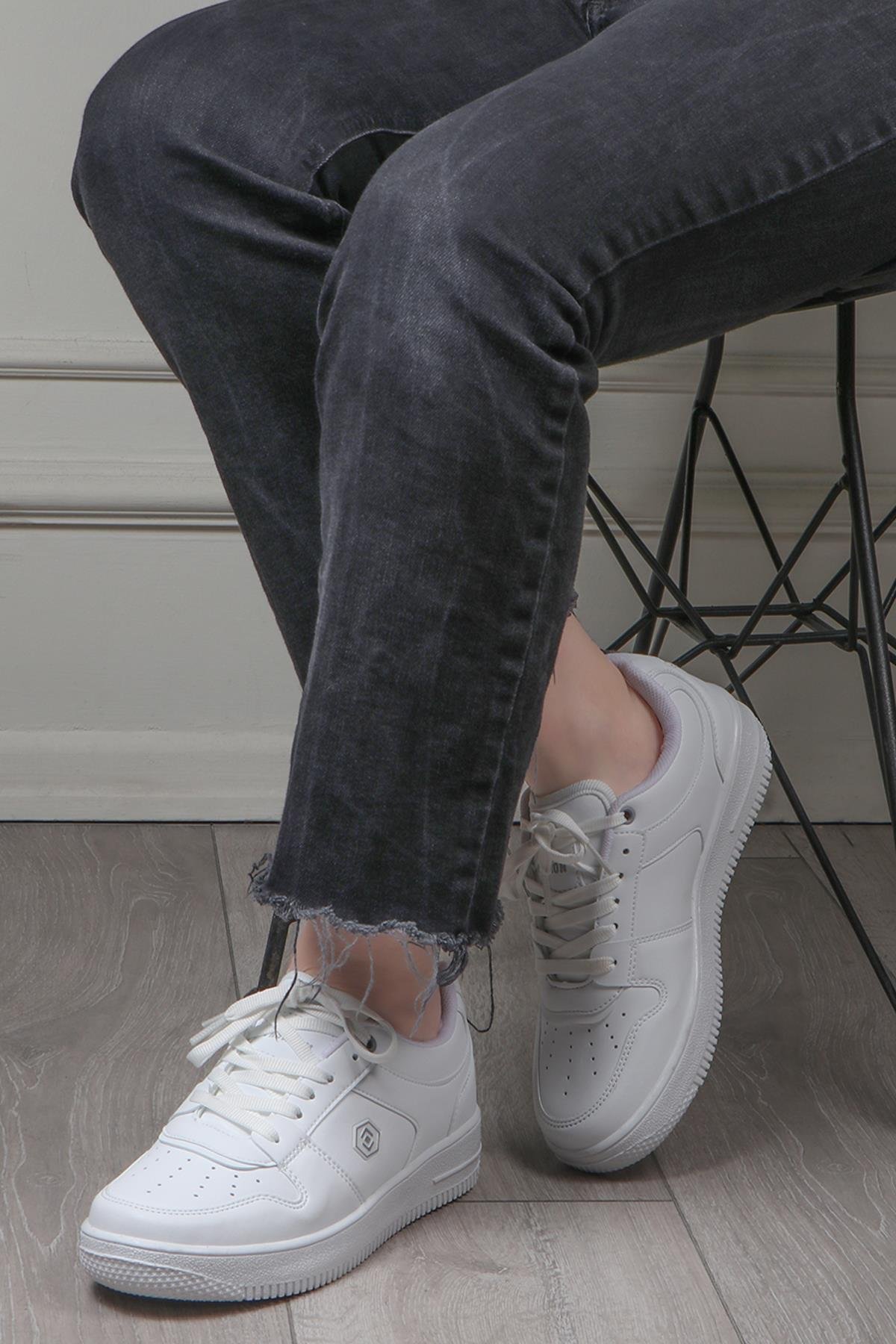 LAMBIRLENT 2100 Kadın Spor Ayakkabı Beyaz