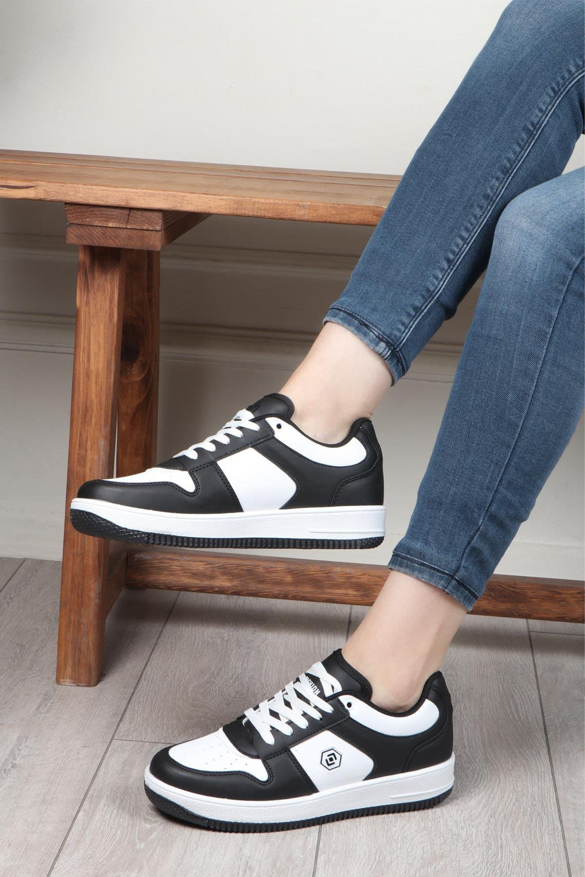 LAMBIRLENT 2100 Kadın Spor Ayakkabı Siyah Beyaz