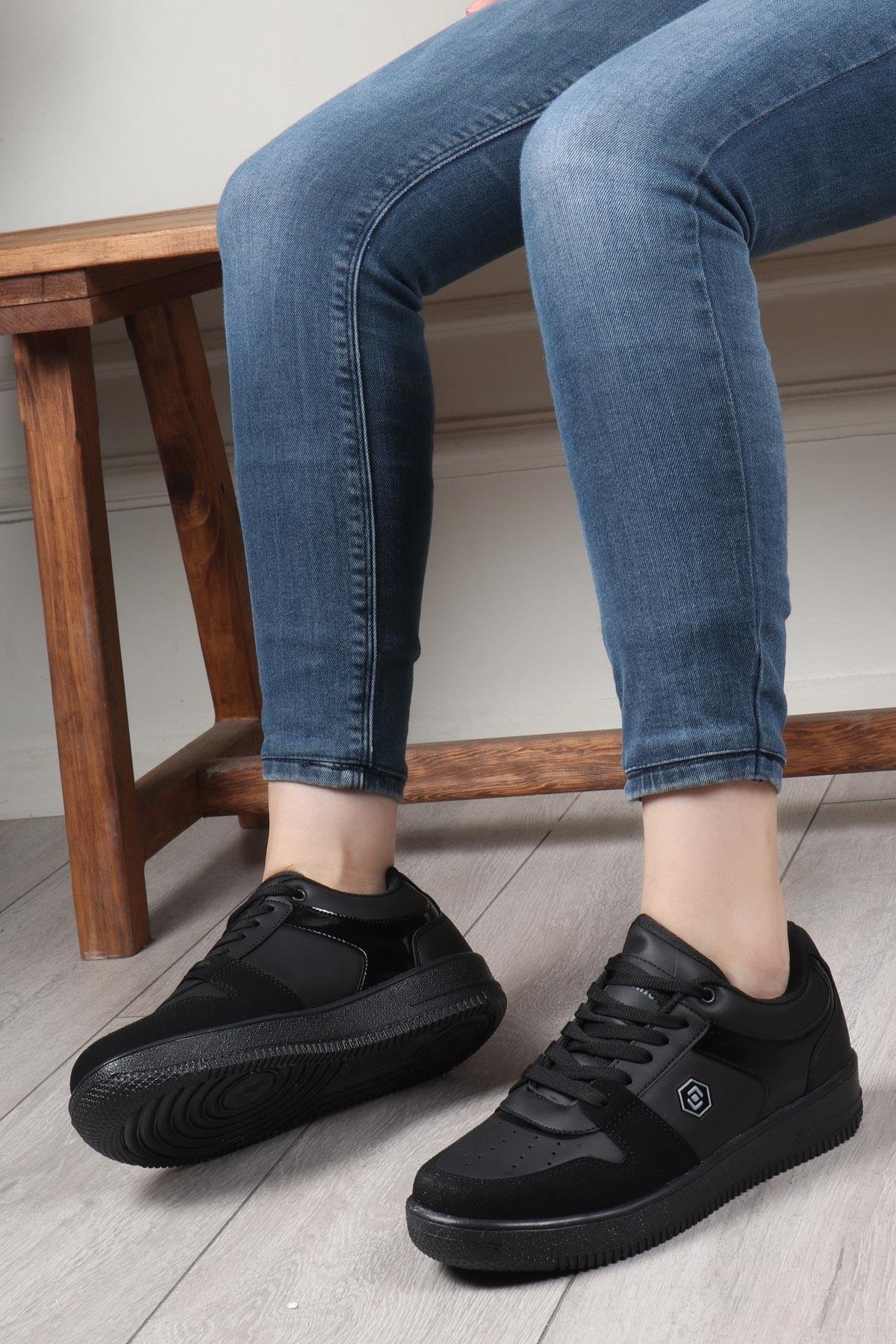 LAMBIRLENT 2100 Kadın Spor Ayakkabı Siyah