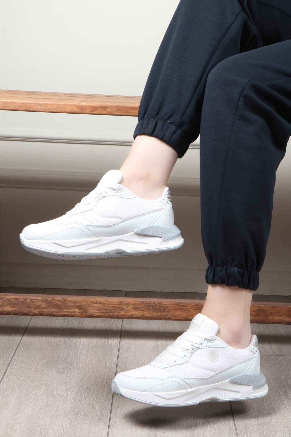 LAMBIRLENT 9937 Kadın Spor Ayakkabı Beyaz Gümüş