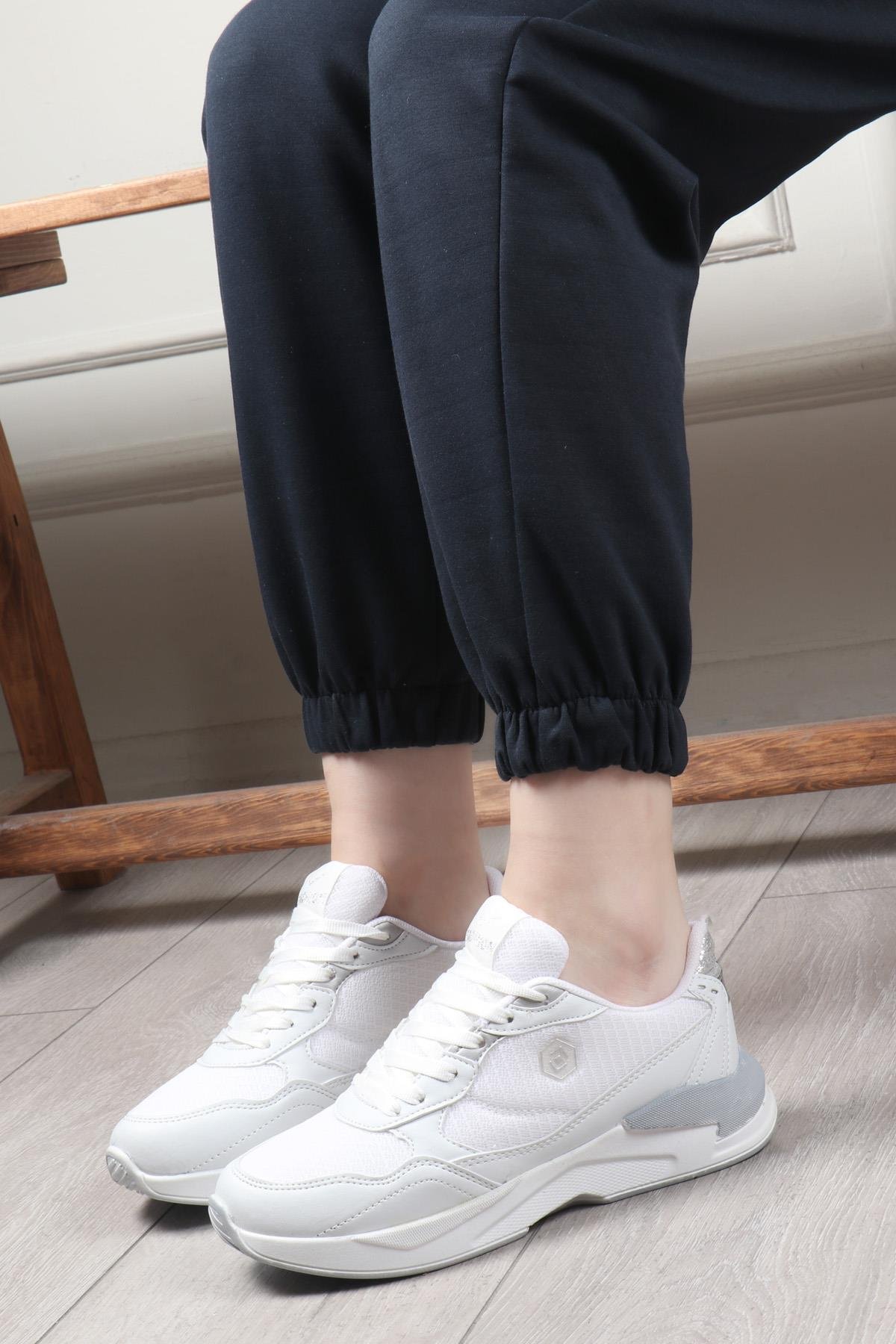 LAMBIRLENT 9937 Kadın Spor Ayakkabı Beyaz Gümüş