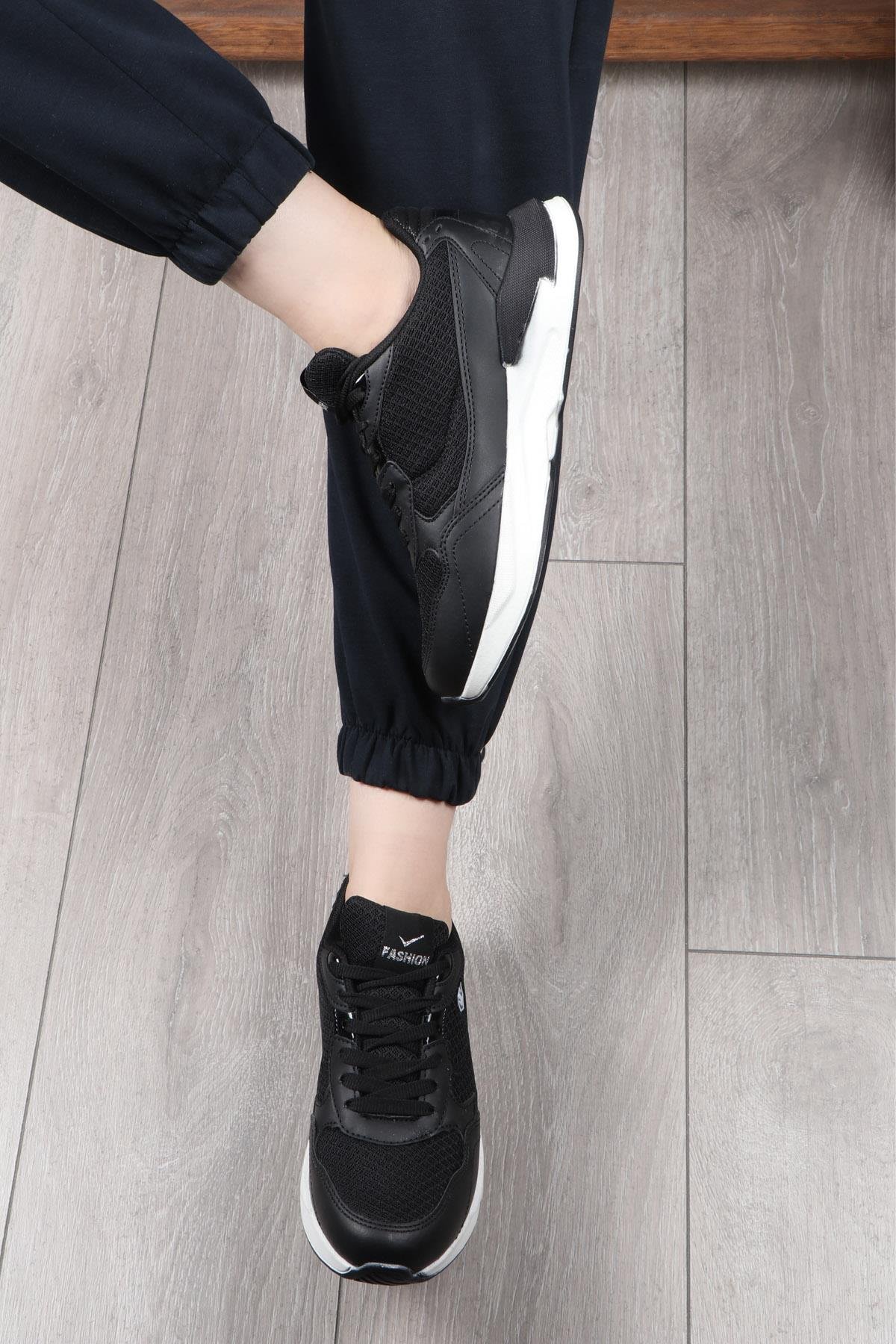 LAMBIRLENT 9937 Kadın Spor Ayakkabı Siyah Gold