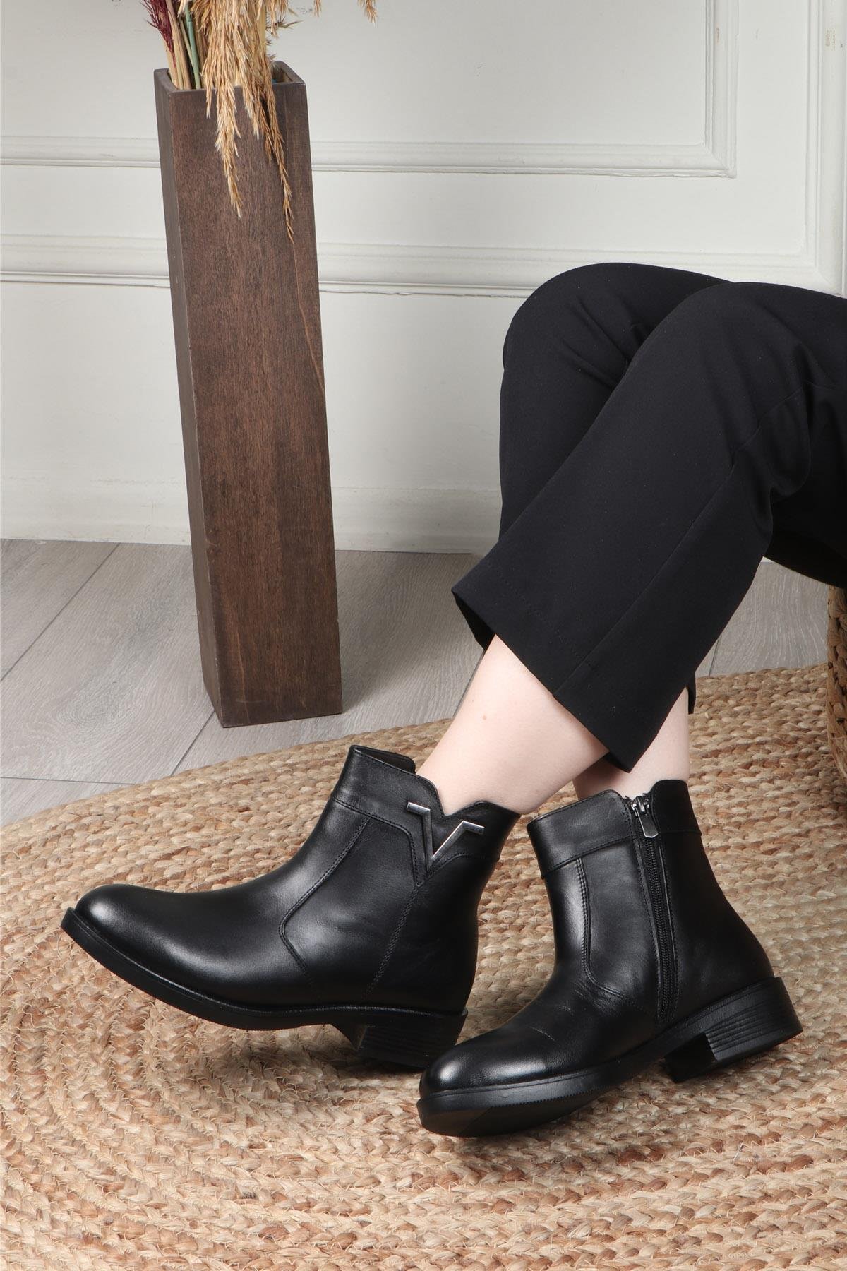 MY BELLA 24K 025-013 V Tokalı Kadın Deri Bot Siyah Napa