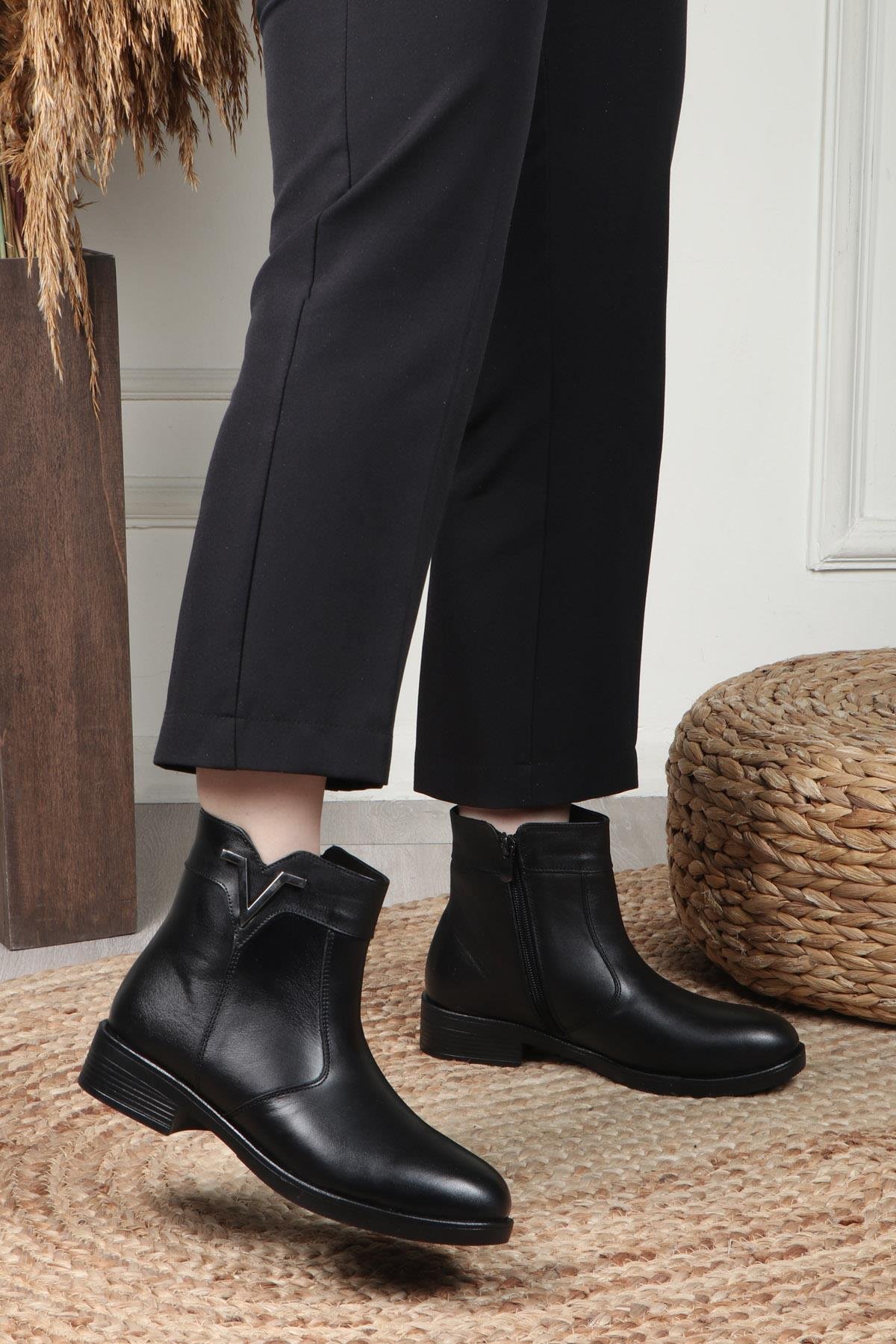 MY BELLA 24K 025-013 V Tokalı Kadın Deri Bot Siyah Napa