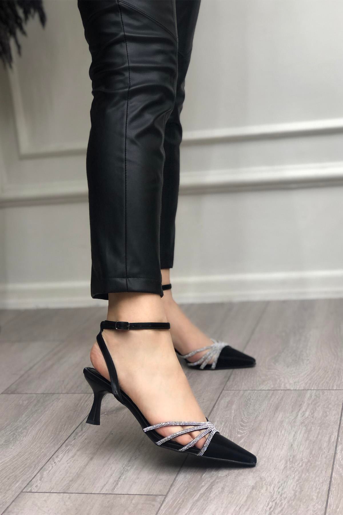 My Bella HM-300 Taşlı Sivri Burun Kadın Ayakkabı Siyah Vakum