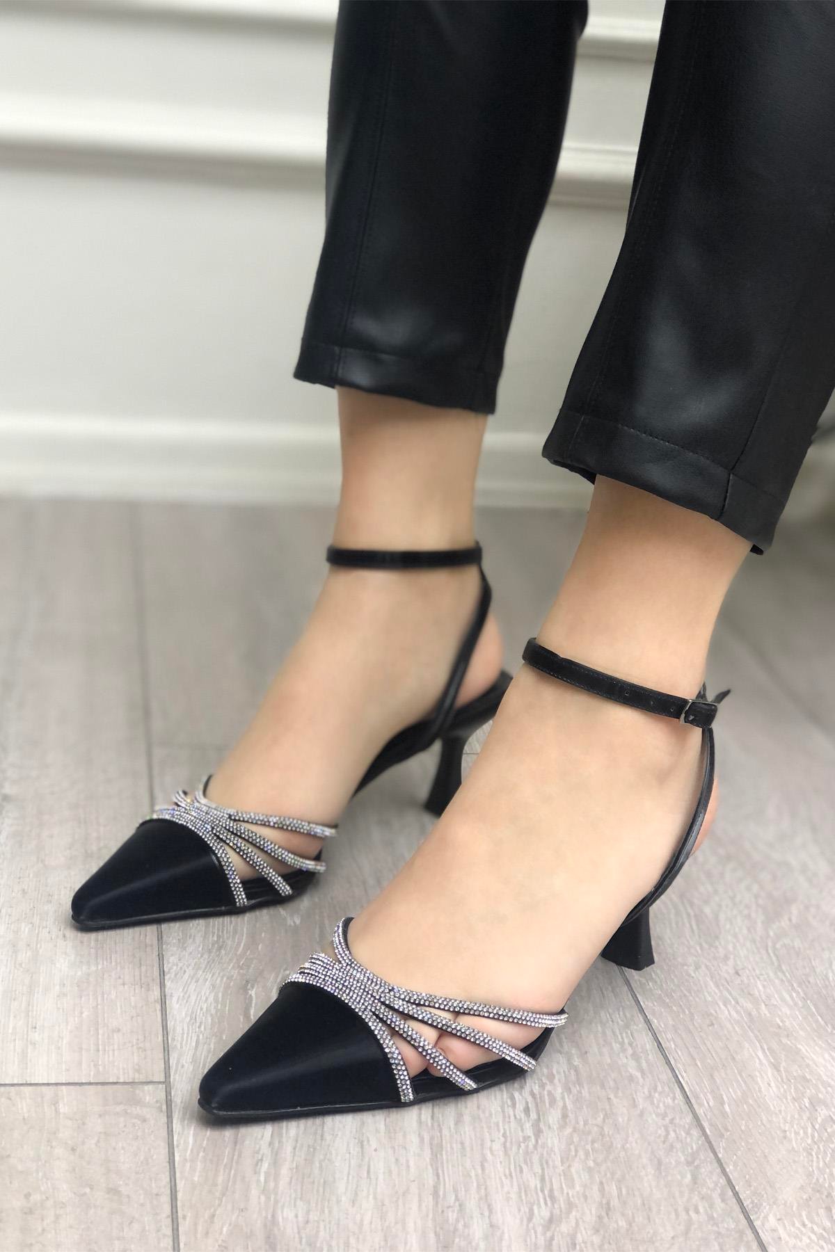 My Bella HM-300 Taşlı Sivri Burun Kadın Ayakkabı Siyah Vakum
