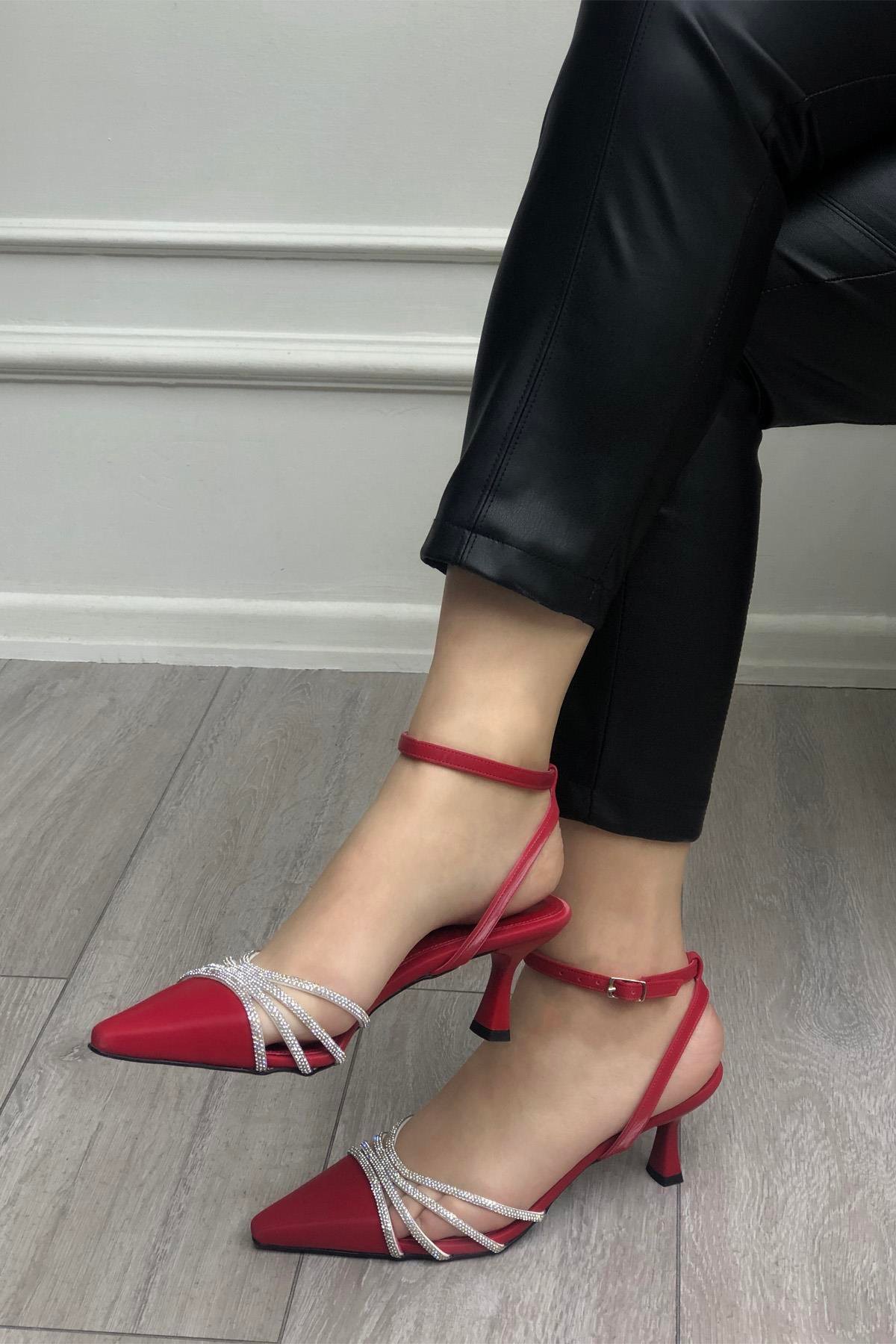 My Bella HM-300 Taşlı Sivri Burun Kadın Ayakkabı Kırmızı Vakum