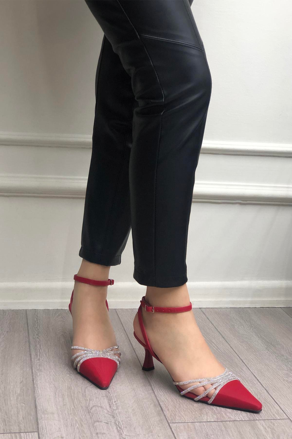 My Bella HM-300 Taşlı Sivri Burun Kadın Ayakkabı Kırmızı Vakum