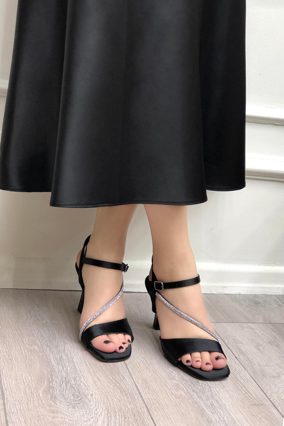 My Bella KRD-201 Kadeh Topuk Kadın Ayakkabı Siyah Saten