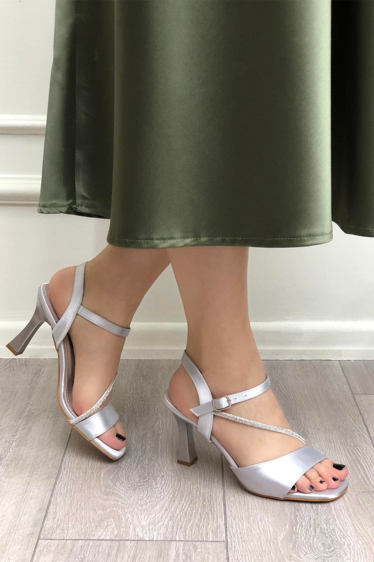 My Bella KRD-201 Kadeh Topuk Kadın Ayakkabı Gümüş Saten