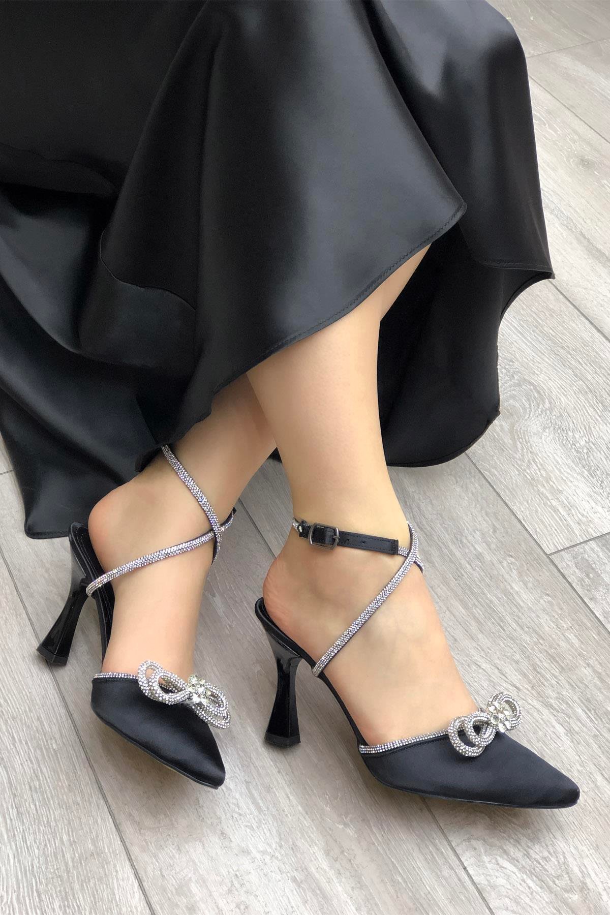 My Bella KRD-215 Fiyonklu Taşlı Kadeh Topuk Kadın Ayakkabı Siyah Saten