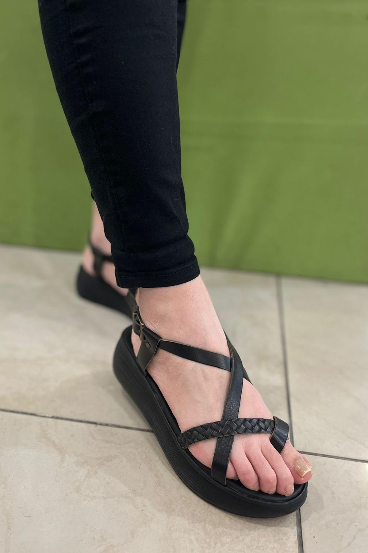 MY BELLA P-512 Örgülü Deri Kadın Sandalet Siyah