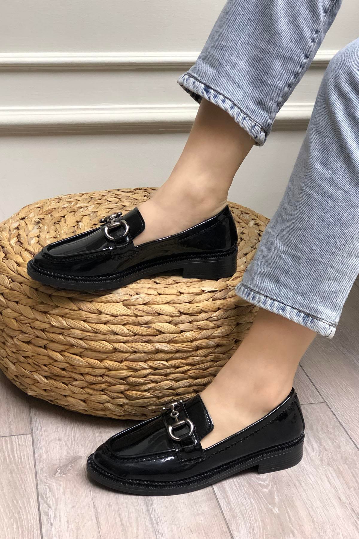 My Bella ZHD-066 Zincirli Kadın Ayakkabı Siyah Rugan