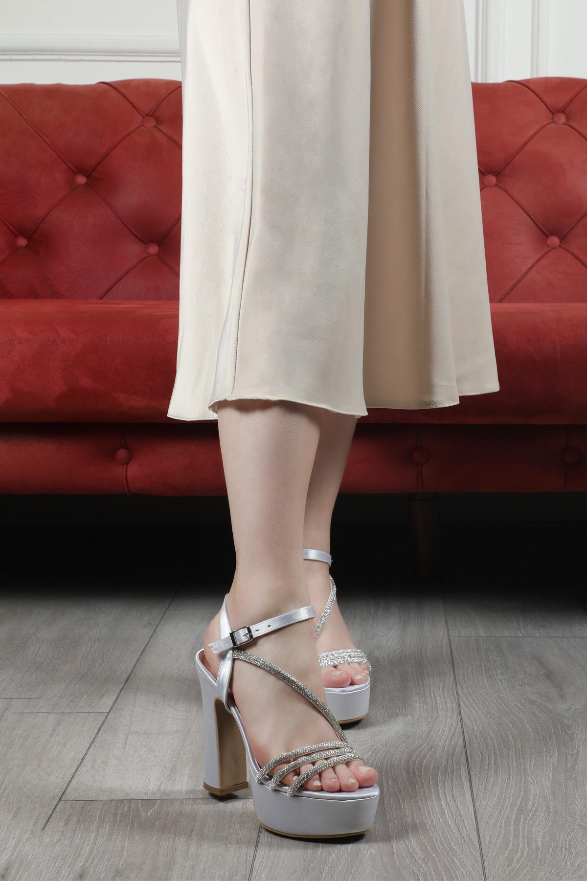 MYBELLA K-820 Piyeli Platform Topuk Kadın Ayakkabı Gümüş Saten