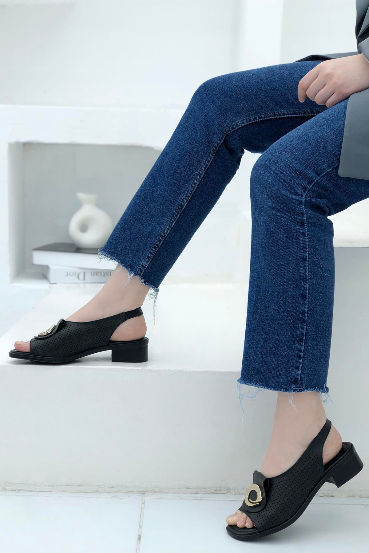 Pretty 014 Tokalı Kadın Sandalet Siyah