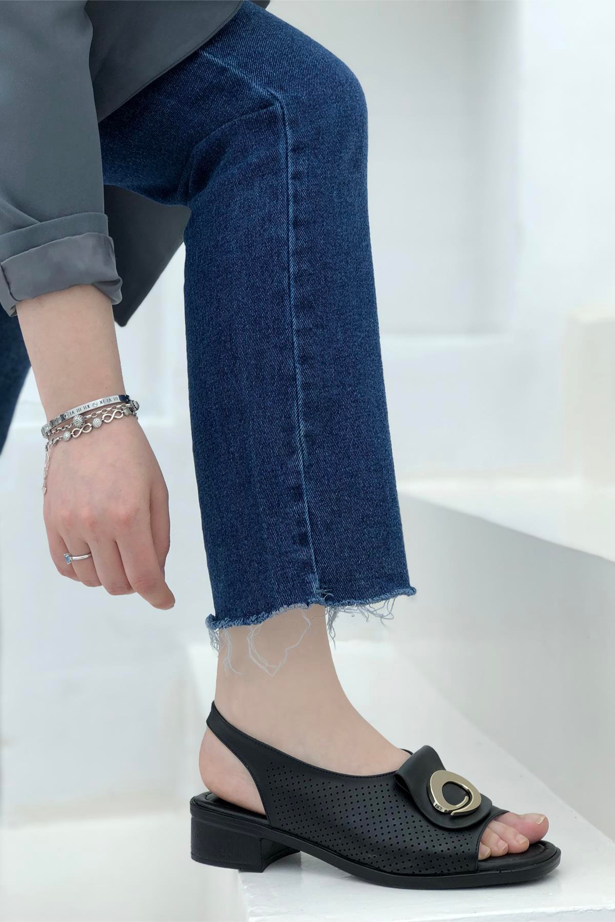 Pretty 014 Tokalı Kadın Sandalet Siyah