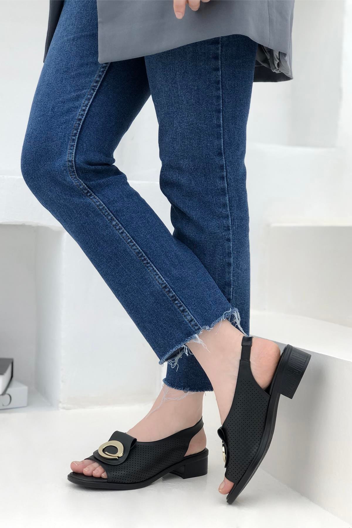 Pretty 014 Tokalı Kadın Sandalet Siyah