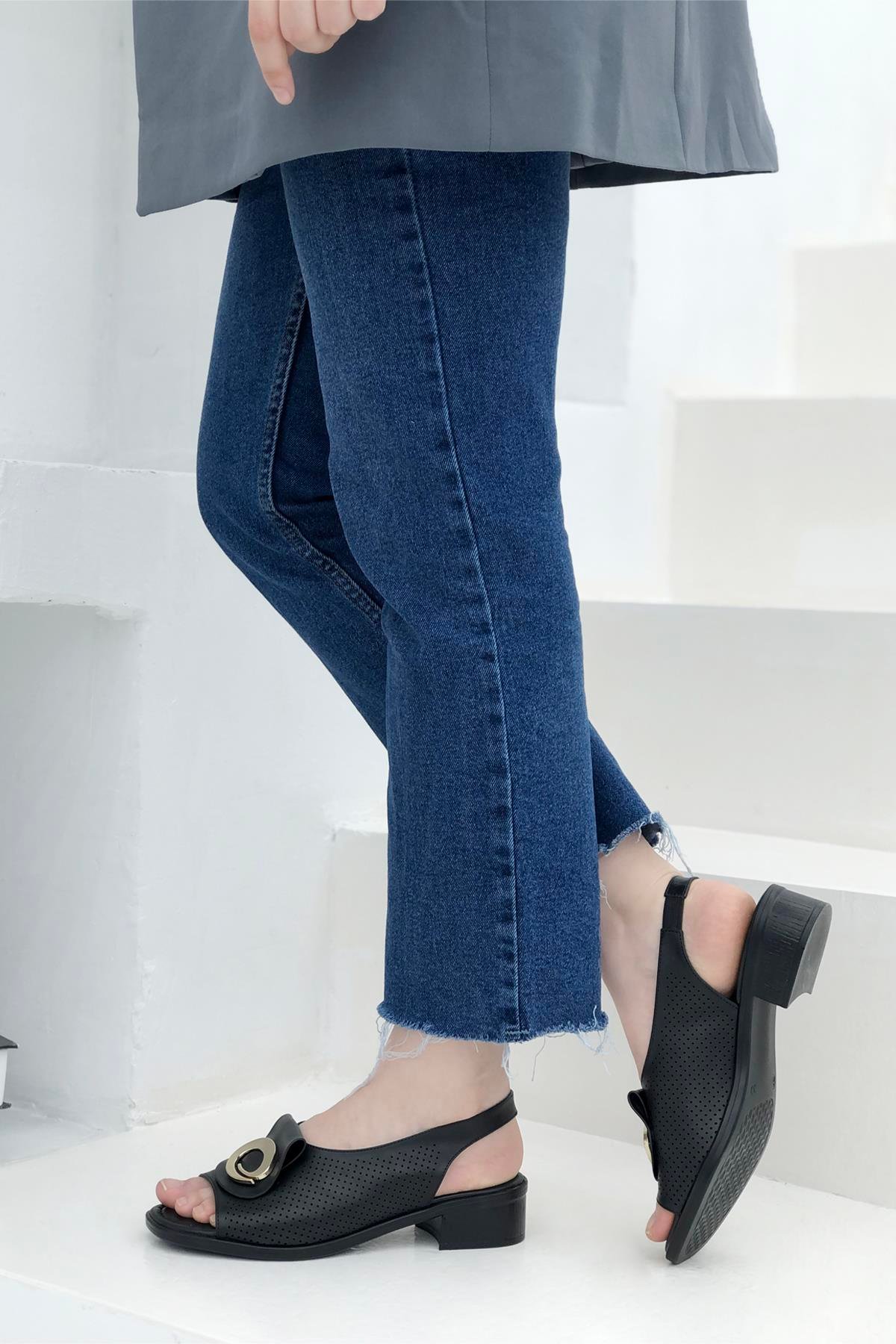 Pretty 014 Tokalı Kadın Sandalet Siyah