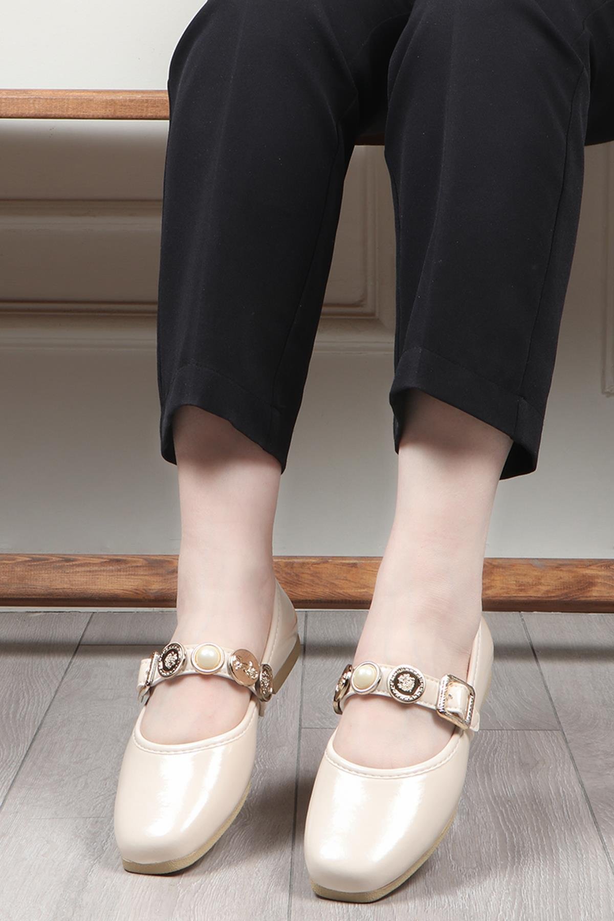 STİLO BELLO 25Y 110 Rozet Toka Kadın Babet Krem Rugan