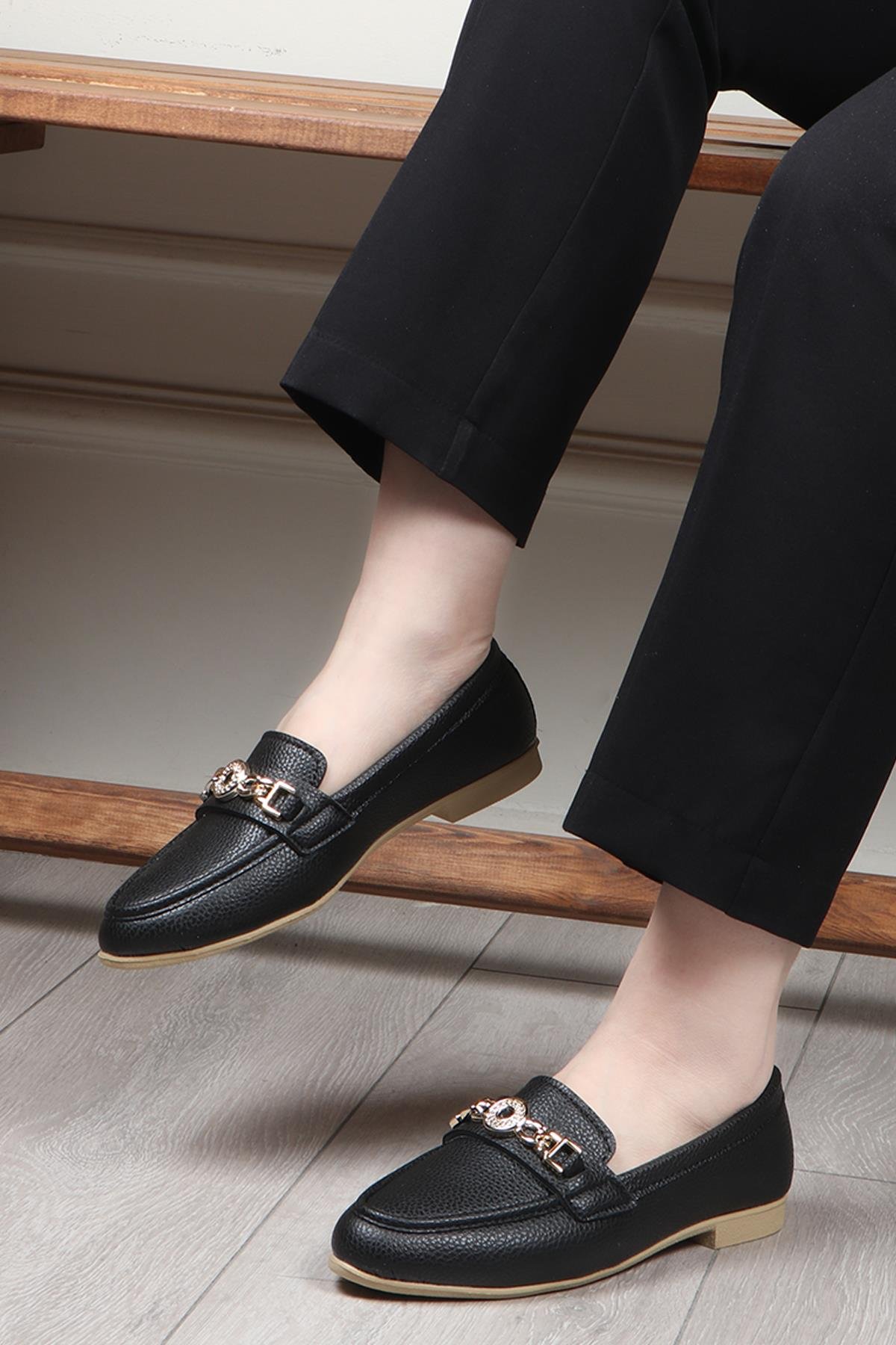 STİLO BELLO 25Y 217-1 Tokalı Kadın Babet Siyah