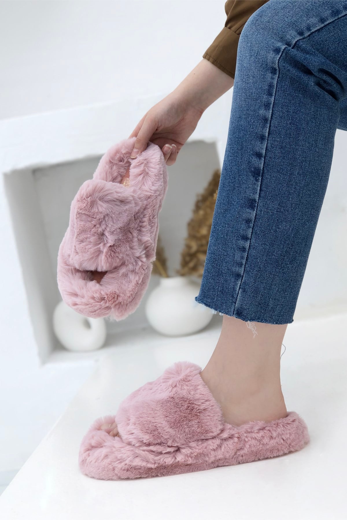 Tüylü Ekstra Yumuşak Önü Açık Kadın Ev Terliği Pudra Furry 