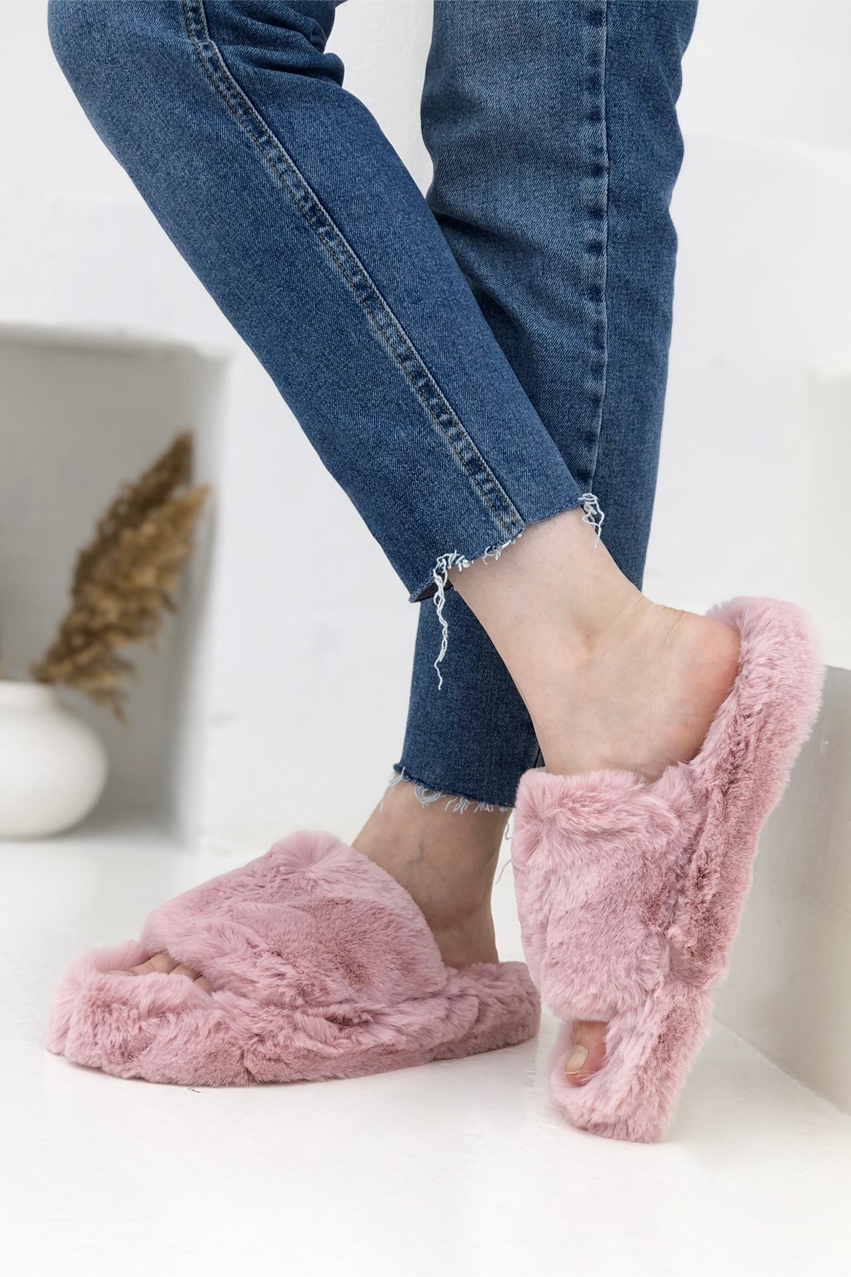 Tüylü Ekstra Yumuşak Önü Açık Kadın Ev Terliği Pudra Furry 