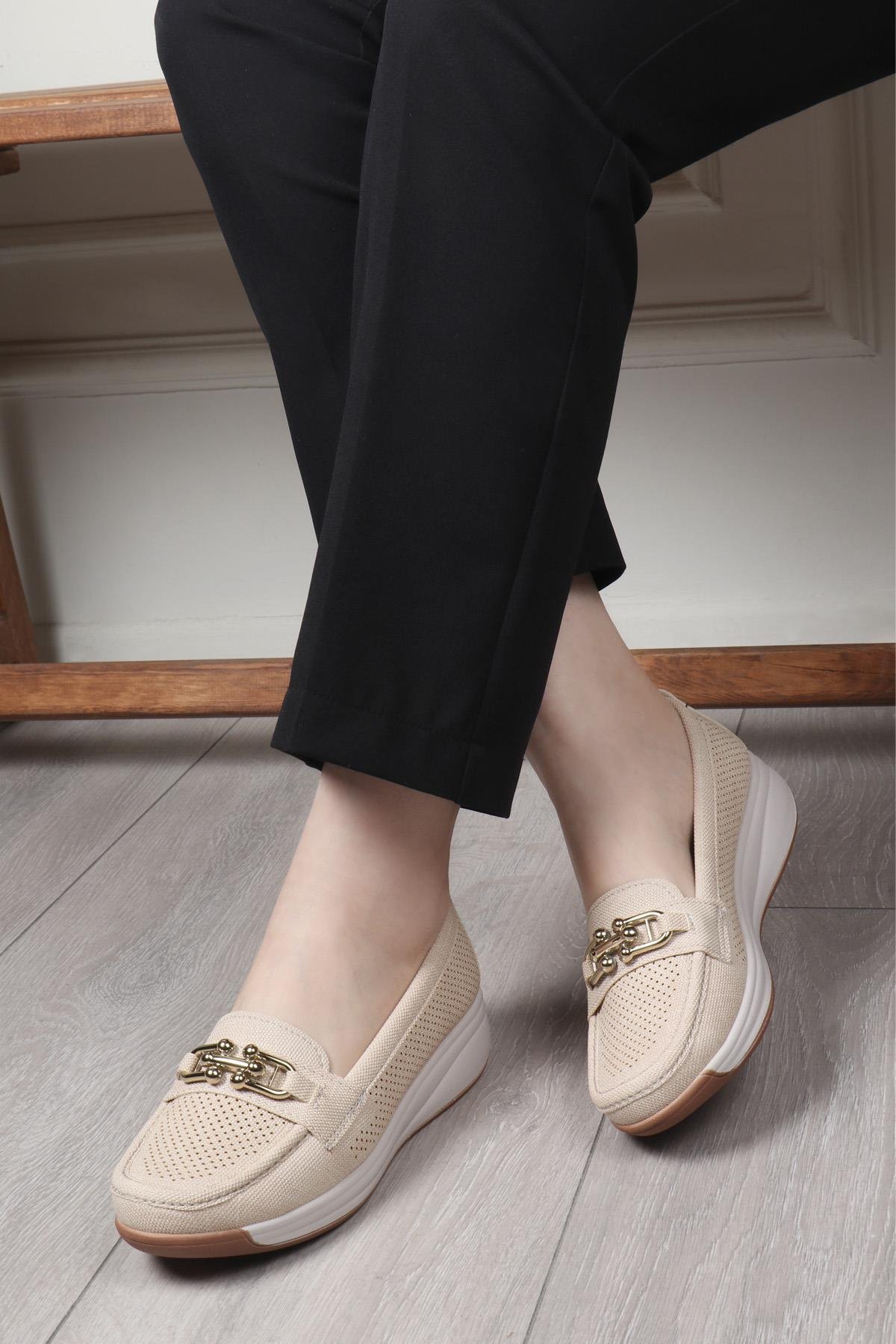 Wanetti 25-267 Saraçlı Poli Kadın Ayakkabı Krem Kot Zımbalı