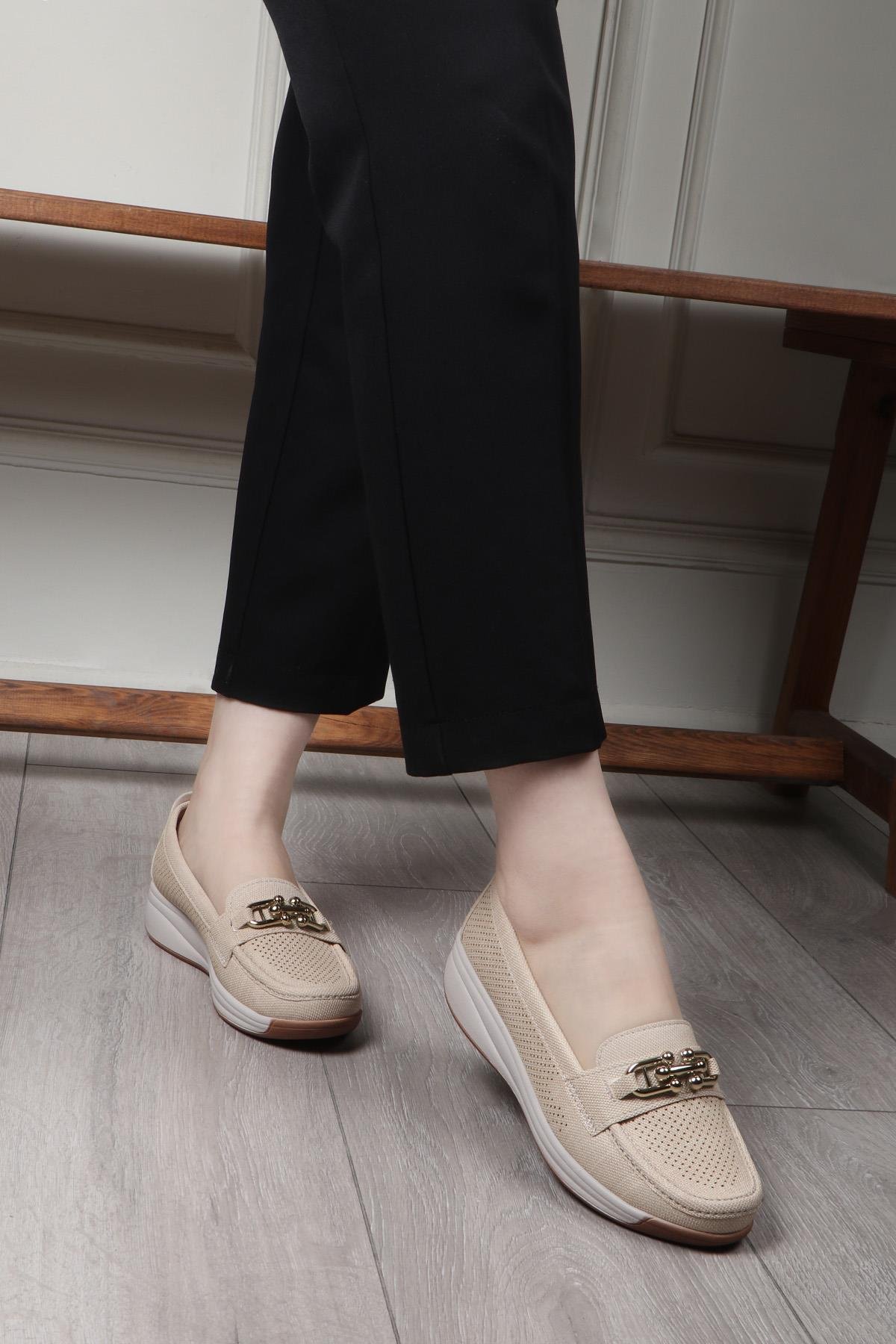 Wanetti 25-267 Saraçlı Poli Kadın Ayakkabı Krem Kot Zımbalı